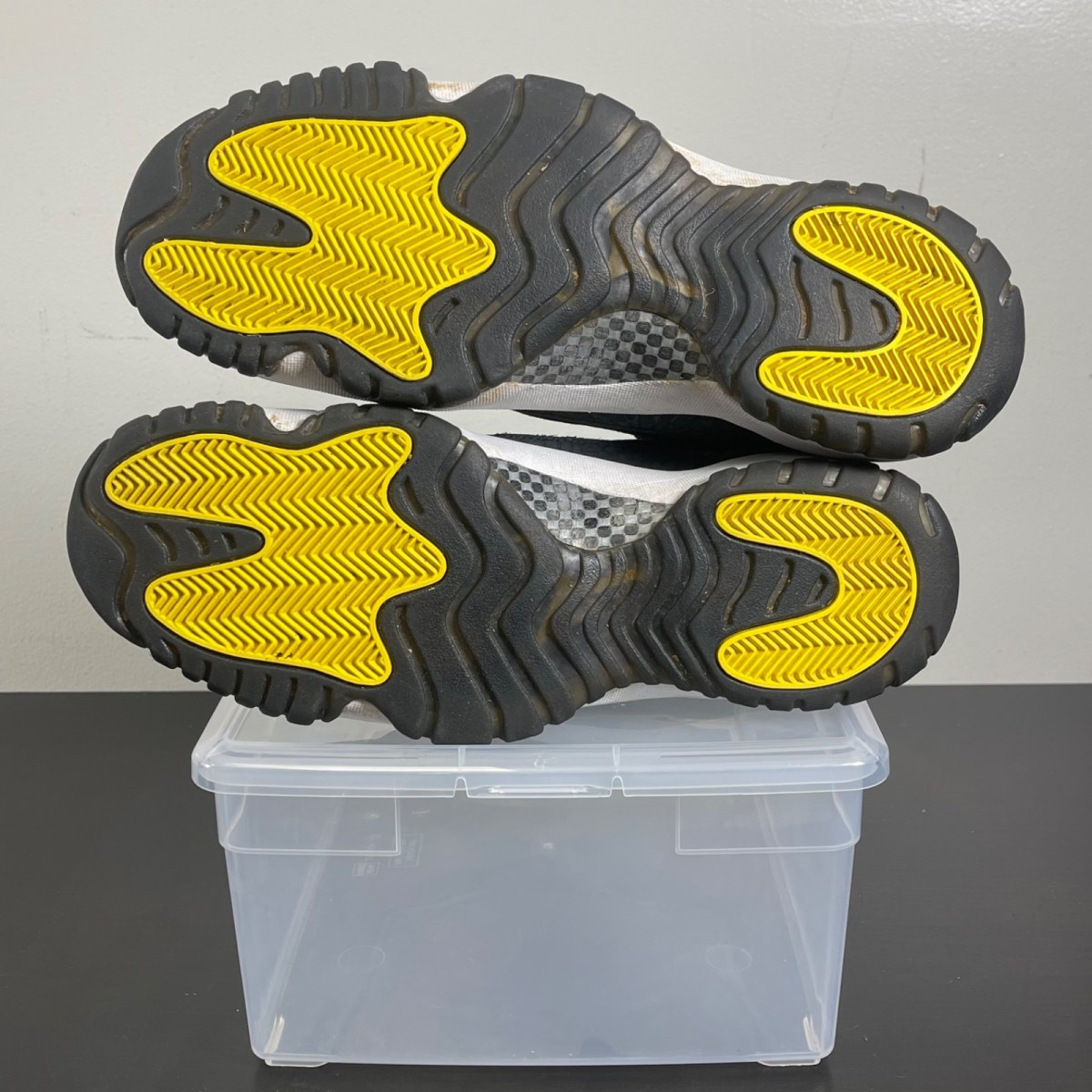 Jordan 11 Retro Low IE Black Zest 13 (Moderately Worn Pre-Owned)JordanBlack/Zest-White - Image 5