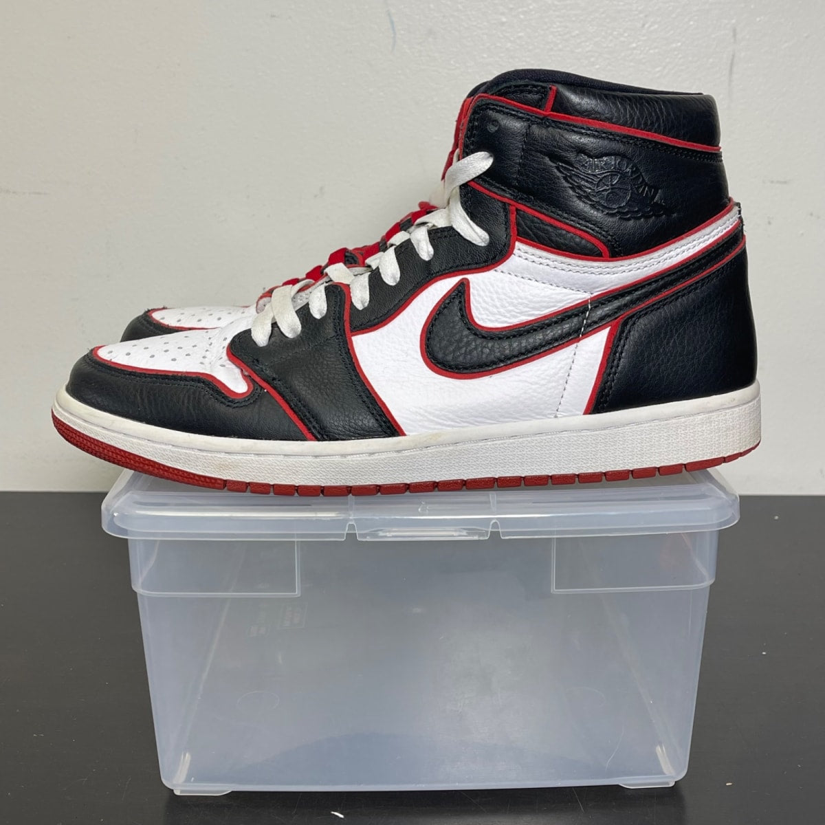Jordan 1 Retro High Bloodline 10.5 (Moderately Worn Pre-Owned)JordanBlack/Gym Red-White - Image 3