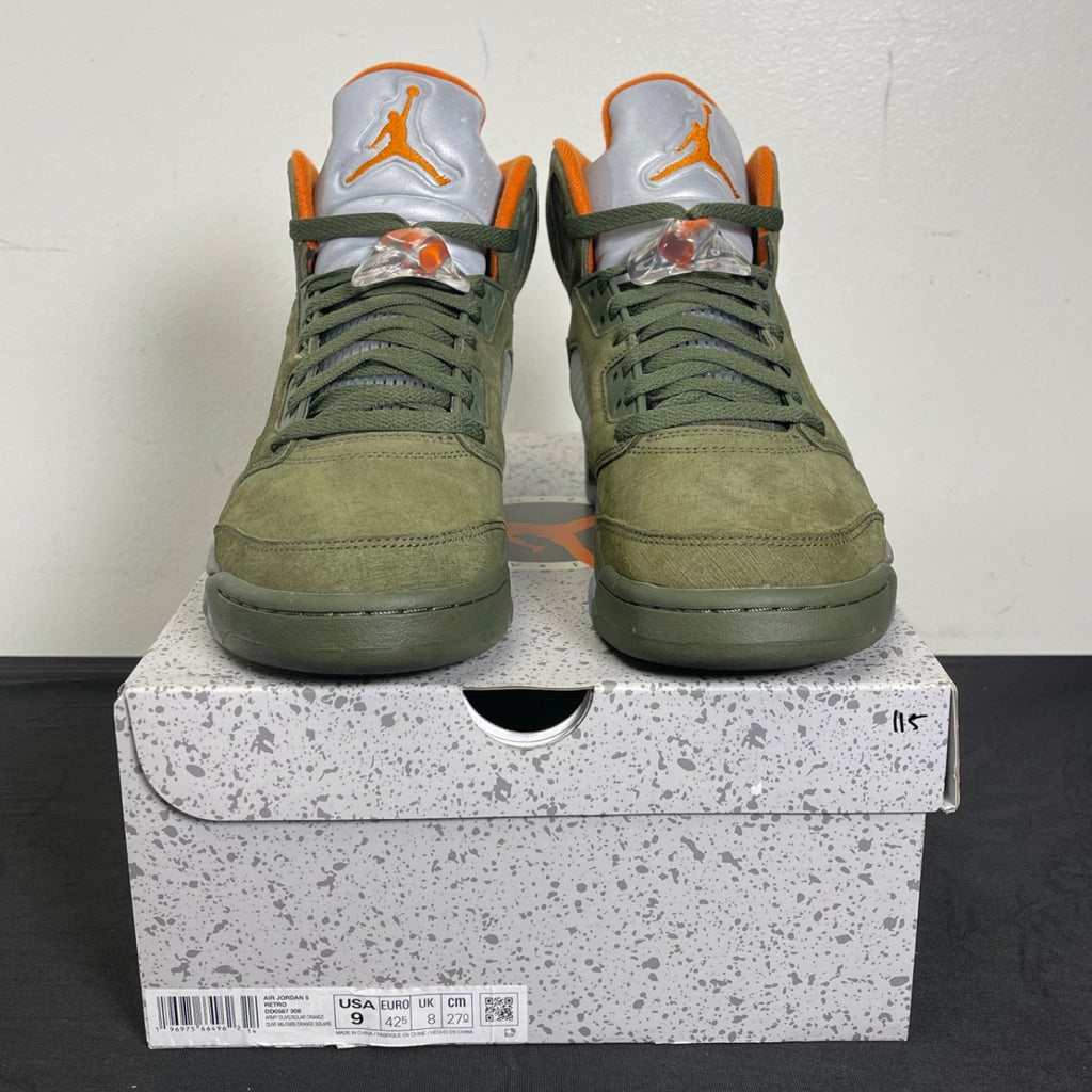 Jordan 5 Retro Olive (2024) 9 (Moderately Worn Pre-Owned)JordanArmy Olive/Solar Orange - Image 2