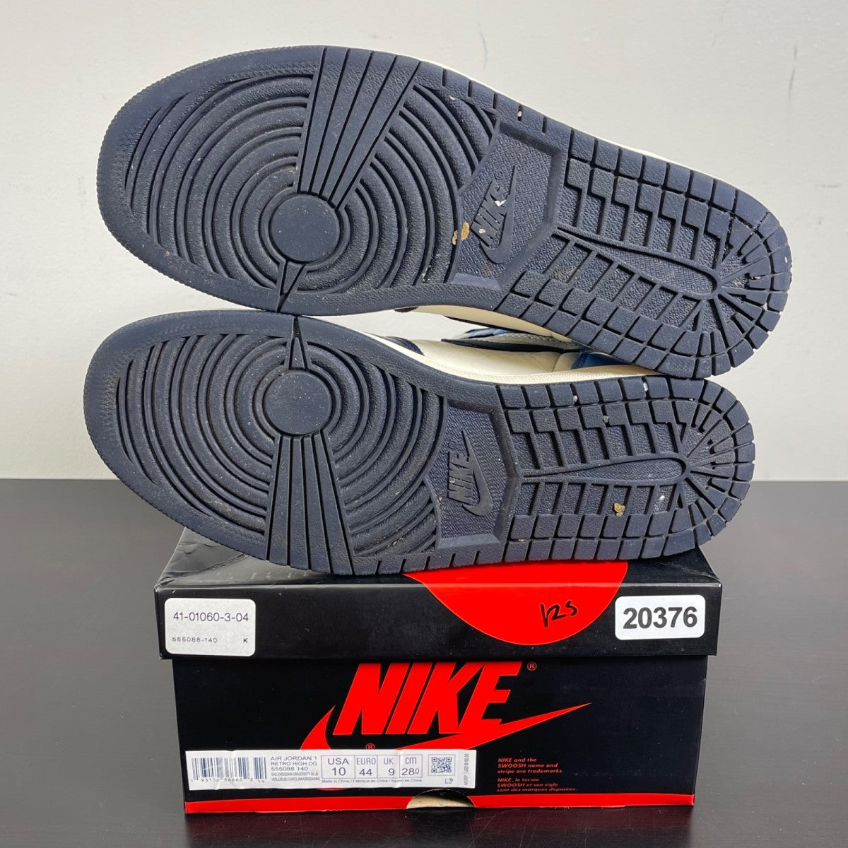 Jordan 1 Retro High Obsidian 10 (Moderately Worn Pre-Owned)JordanSail/Obsidian-University Blue - Image 5