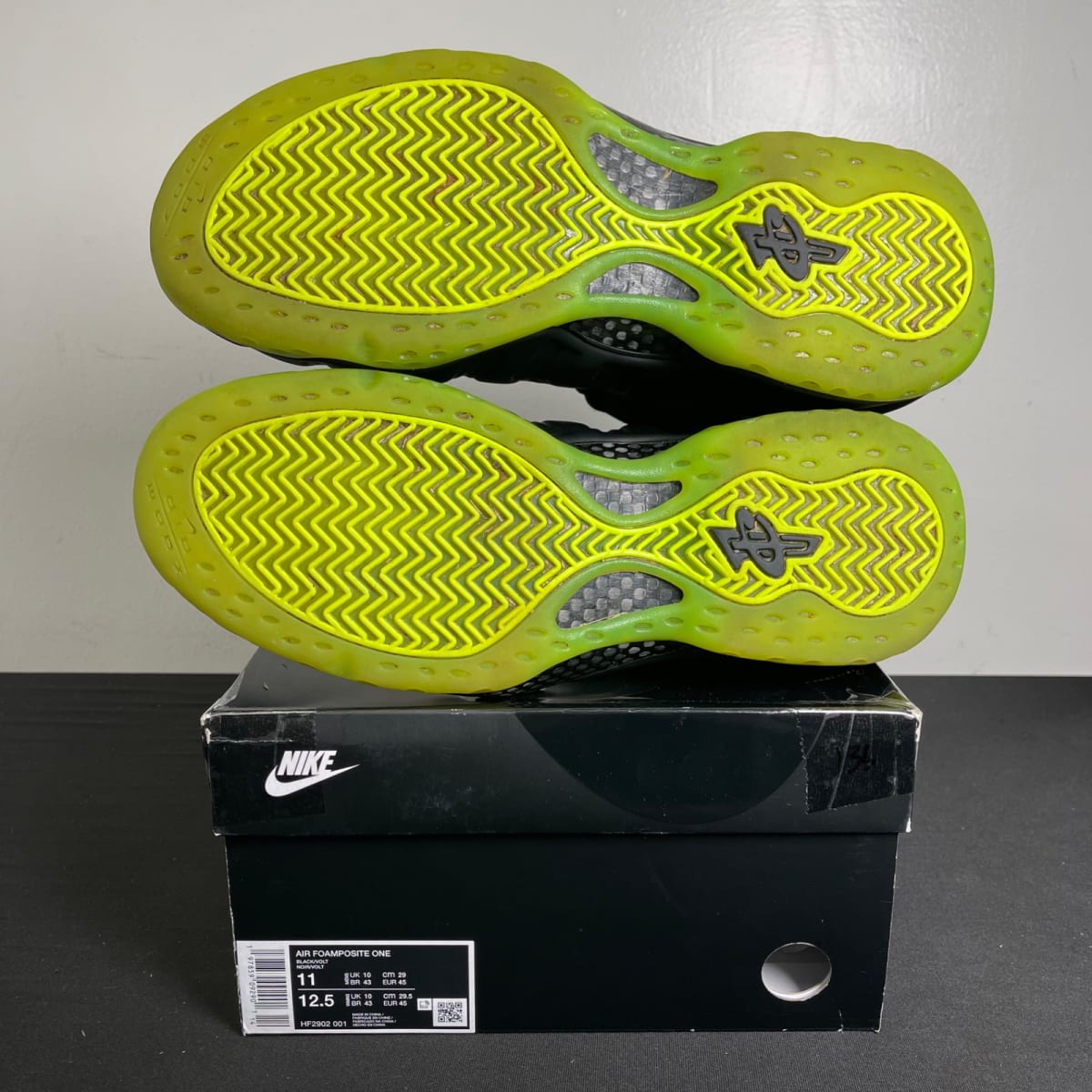 Nike Air Foamposite One Black Volt (Size 11) - aux