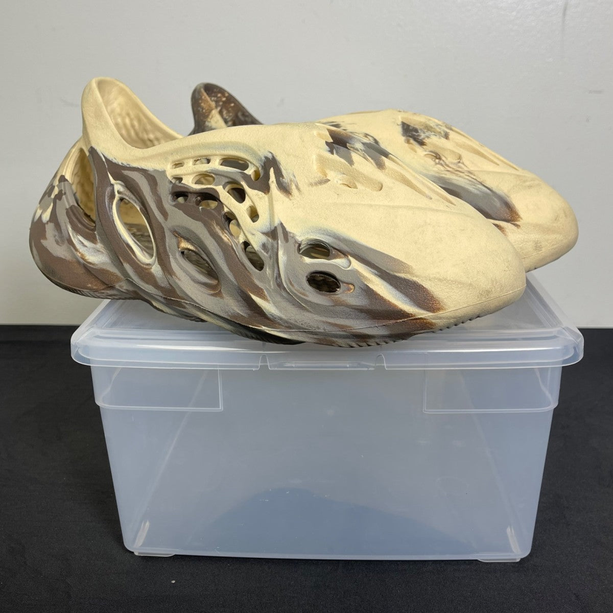 adidas Yeezy Foam Runner Kids 'MX Cream Clay' 9 (Moderately Worn Pre-Owned)adidas - Image 1