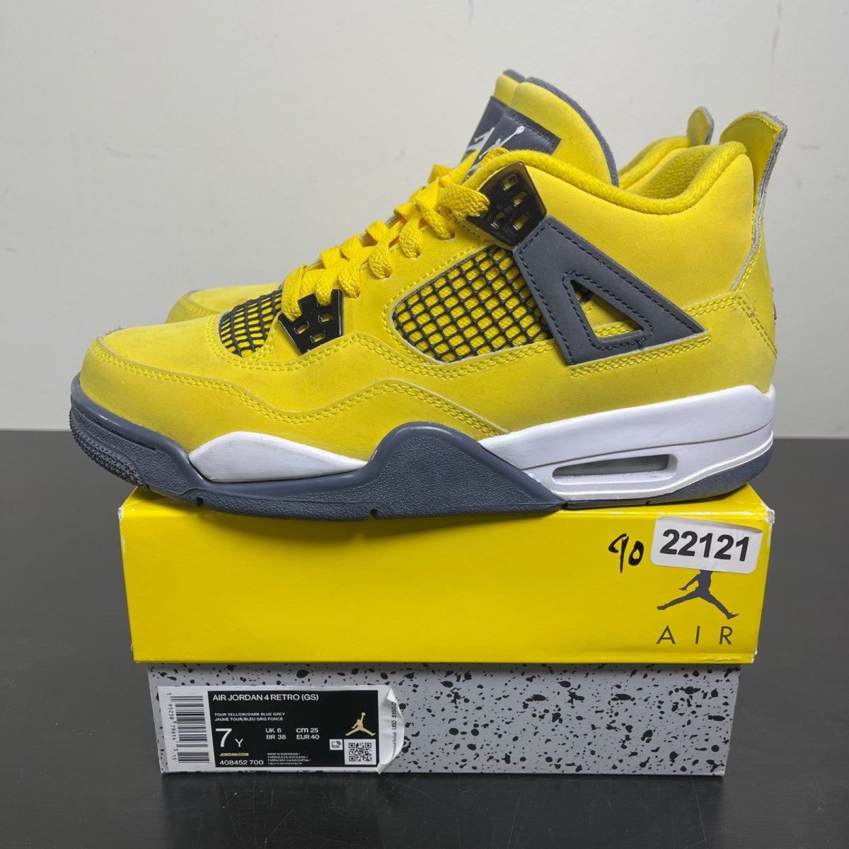 Jordan 4 Retro Lightning (2021) (GS) 7Y (Moderately Worn Pre-Owned)JordanTour Yellow/White-Dark Blue Grey - Image 3