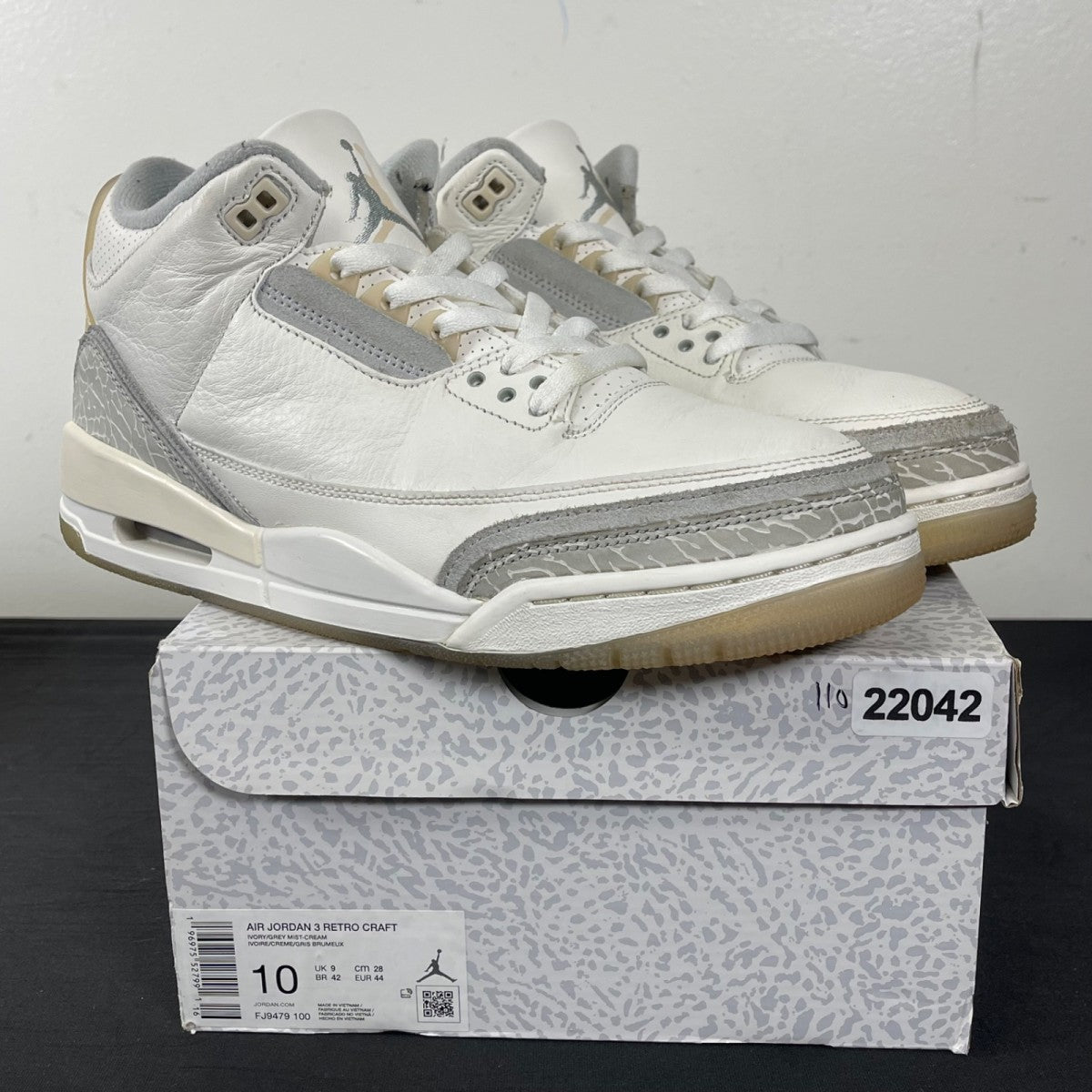 Jordan 3 Retro Craft Ivory 10 (Moderately Worn Pre-Owned)JordanIvory/Grey Mist/Cream - Image 1