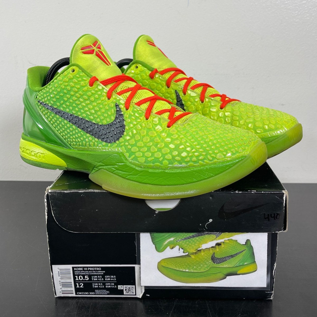 Nike Kobe 6 Protro Grinch (2020) 10.5 (Moderately Worn Pre-Owned)NikeGreen Apple/Volt-Crimson-Black - Image 1