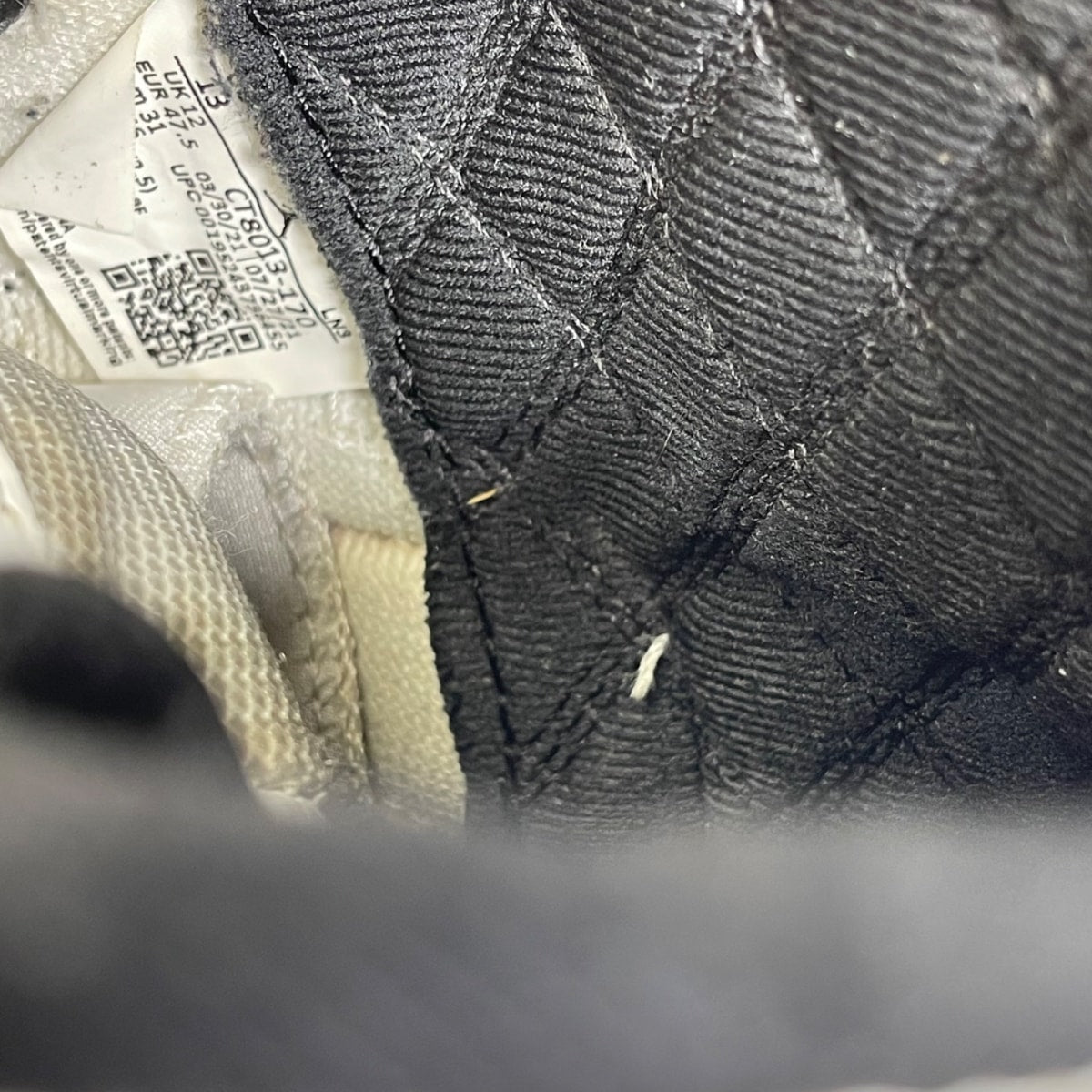 Jordan 12 Retro Royalty Taxi 13 (Moderately Worn Pre-Owned)JordanWhite/Black-Metallic Gold - Image 6