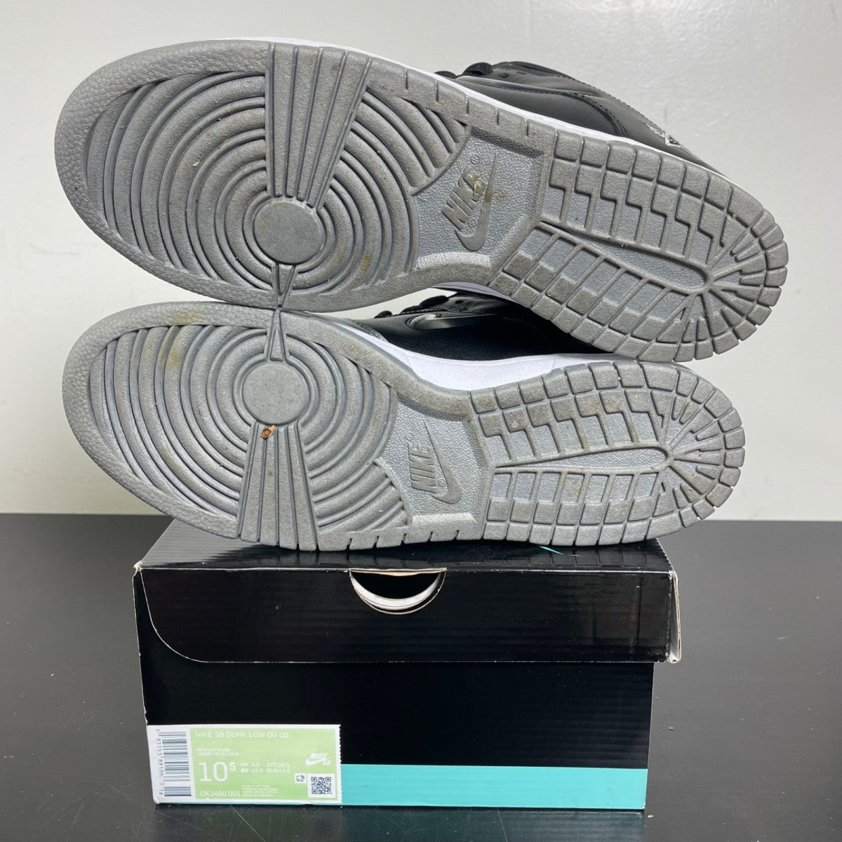 Nike SB Dunk Low Supreme Jewel Swoosh Silver 10.5 (Moderately Worn Pre-Owned)NikeMetallic Silver/Metallic Silver-Black - Image 5