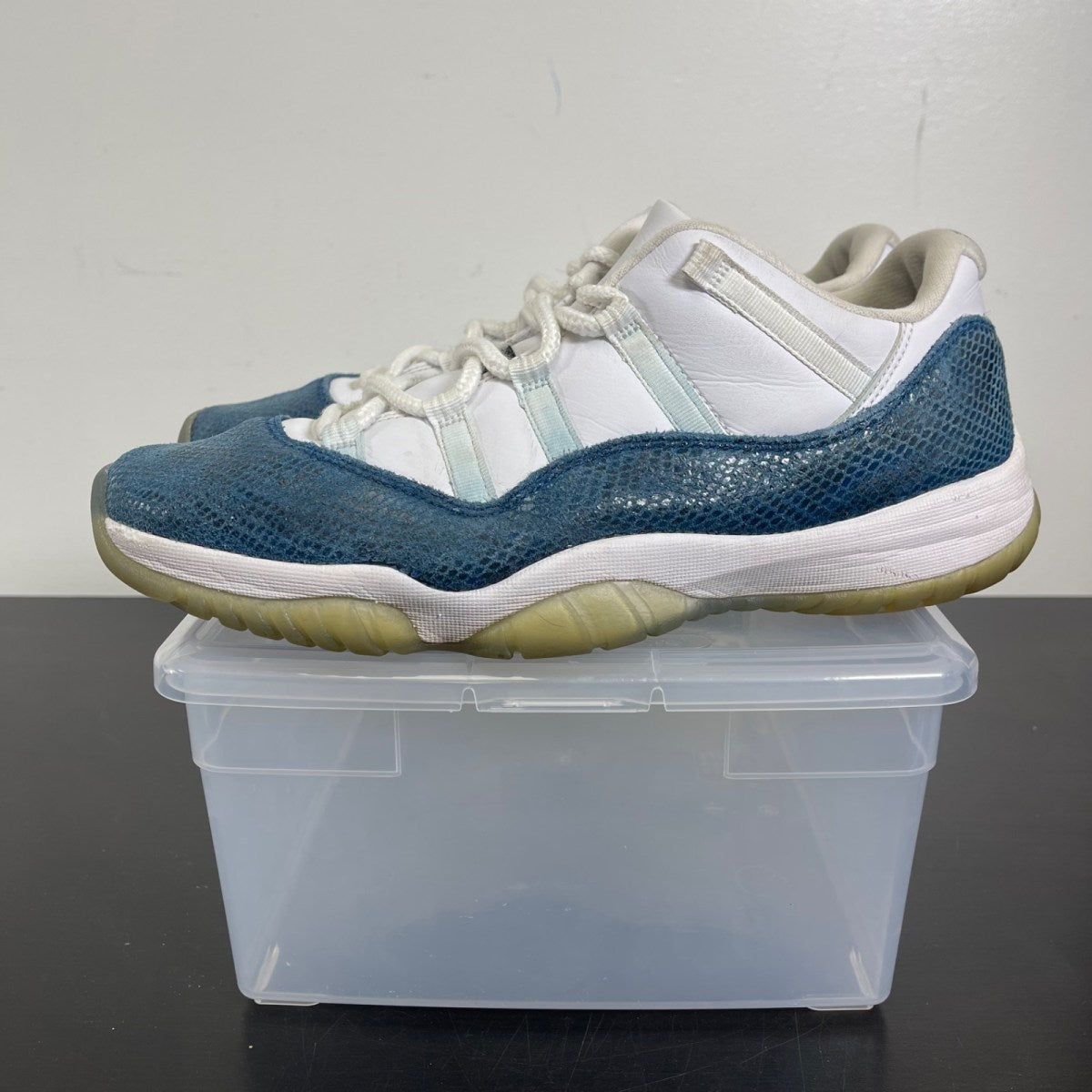 Jordan 11 Retro Low Snake Navy (2019) 11 (Moderately Worn Pre-Owned)JordanWhite/Black-Navy - Image 3