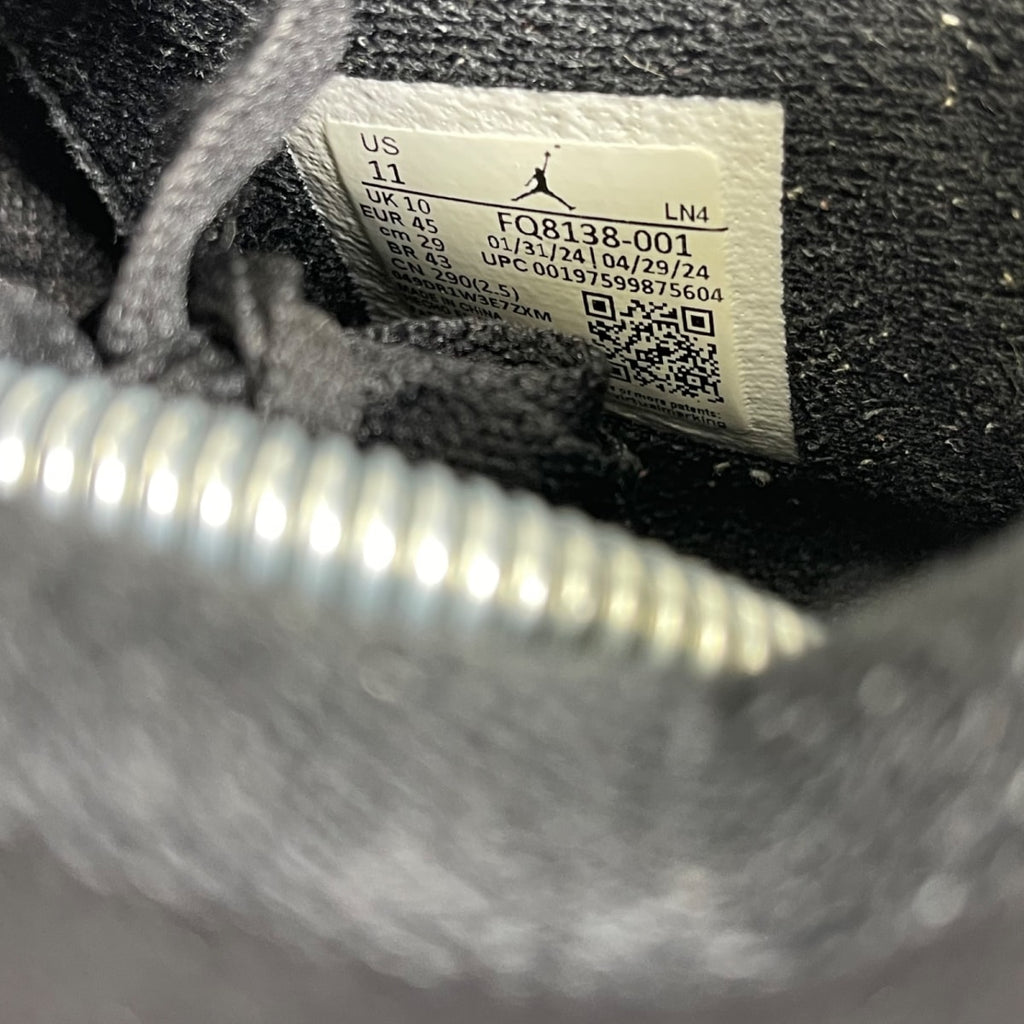 Jordan 4 Retro White Thunder 11 (Moderately Worn Pre-Owned)JordanBlack/White/Black - Image 6