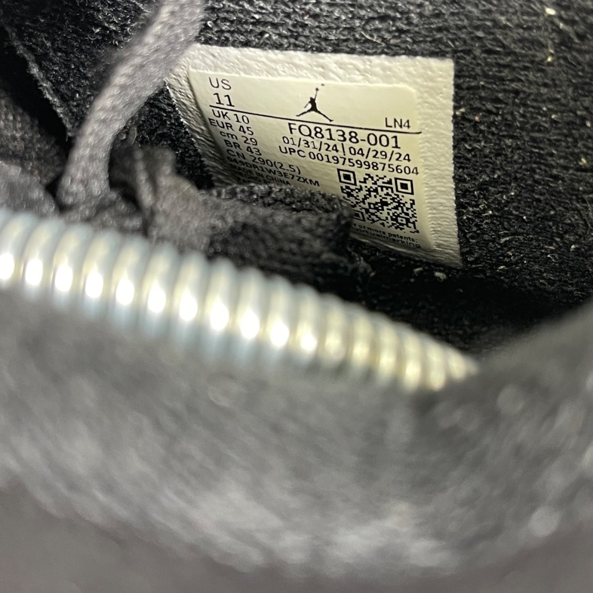 Jordan 4 Retro White Thunder 11 (Moderately Worn Pre-Owned)JordanBlack/White/Black - Image 6