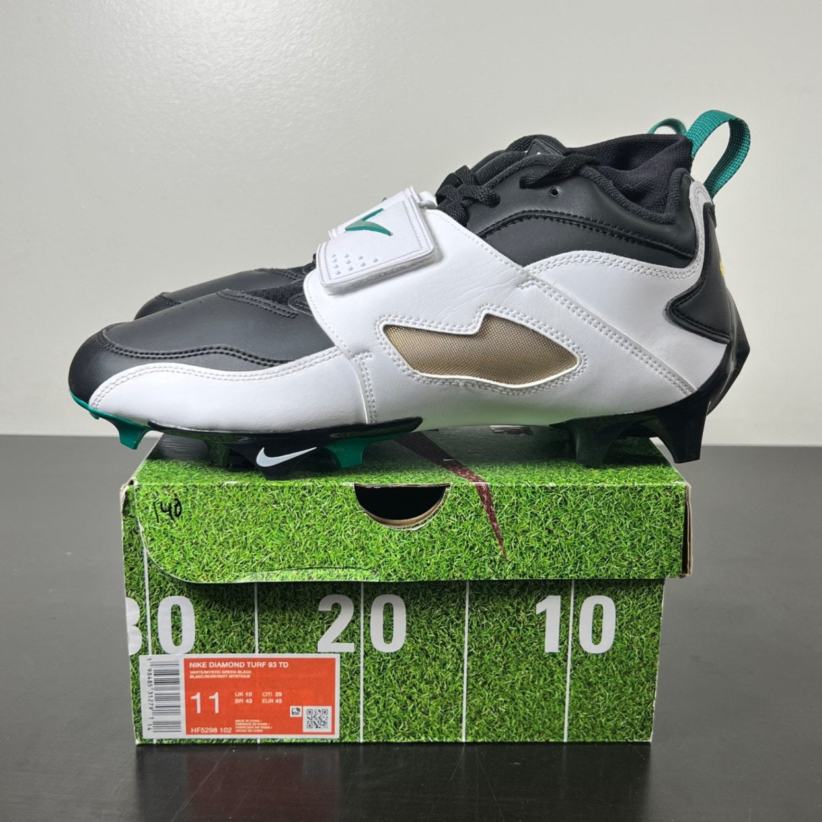 Nike Diamond Turf 93 TD Emerald 11 (New Pre-Owned)NikeWhite/Black/Metallic Gold/Mystic Green - Image 3