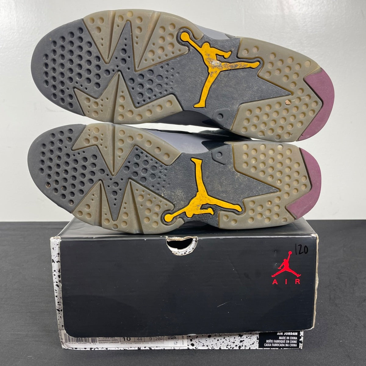 Jordan 6 Retro Bordeaux 10 (Moderately Worn Pre-Owned)JordanBlack/Light Graphite-Dark Grey-Bordeaux - Image 5