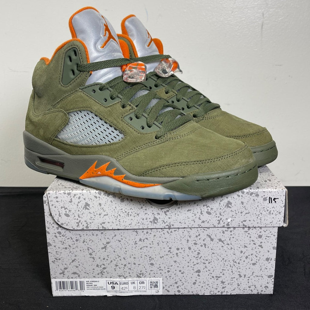 Jordan 5 Retro Olive (2024) 9 (Moderately Worn Pre-Owned)JordanArmy Olive/Solar Orange - Image 1