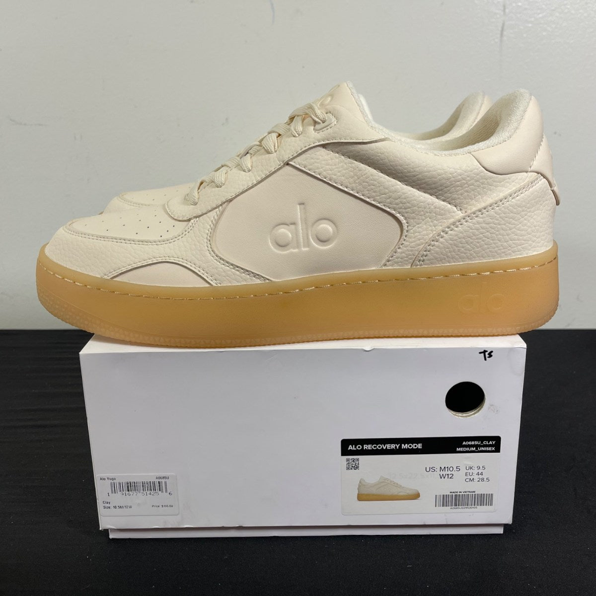 Alo Yoga Recovery Mode Sneaker Clay 10.5 (Moderately Worn Pre-Owned)Alo YogaClay - Image 3