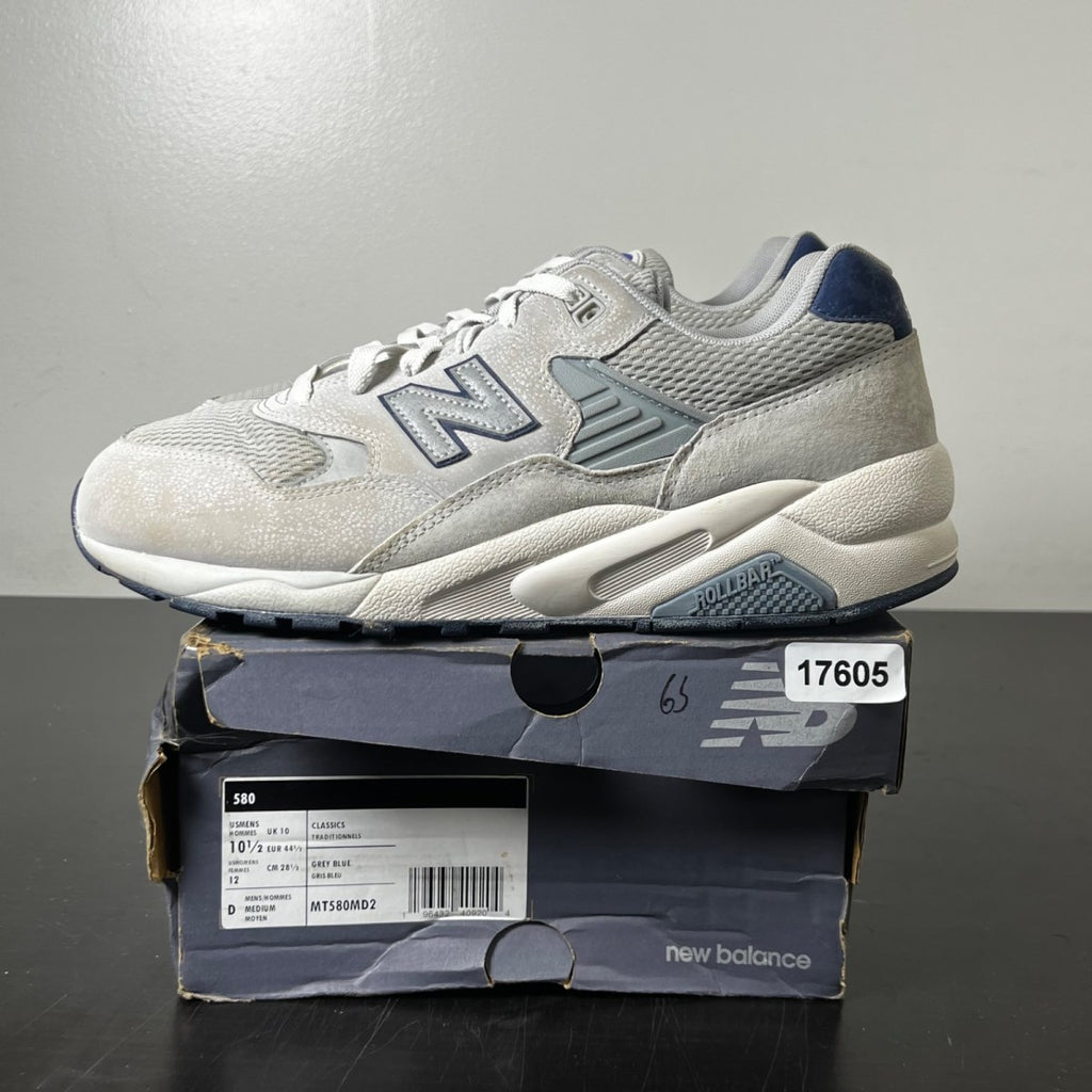 New Balance 580 Grey Day (2023) 10.5 (Lightly Worn Pre-Owned)New BalanceRaincloud/NB Navy/Silver Metallic - Image 3