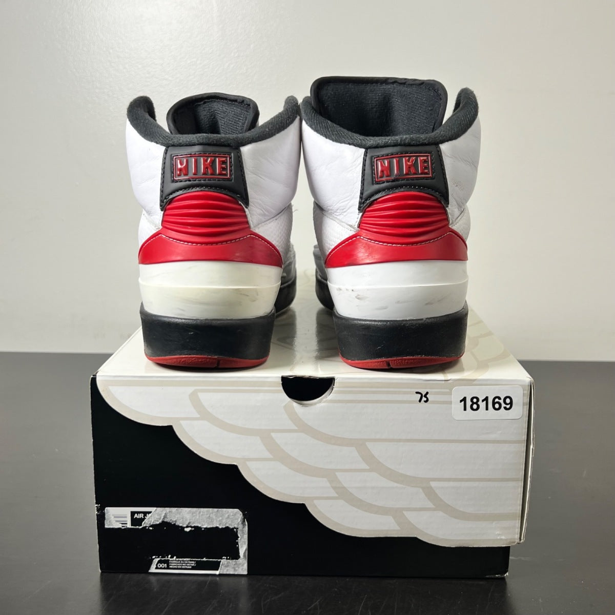 Jordan 2 Retro OG Chicago (2022) 8 (Lightly Worn Pre-Owned)JordanWhite/Varsity Red/Black - Image 5