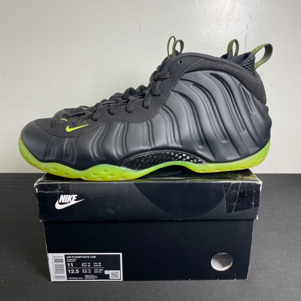 Nike Air Foamposite One Black Volt (Size 11) - aux