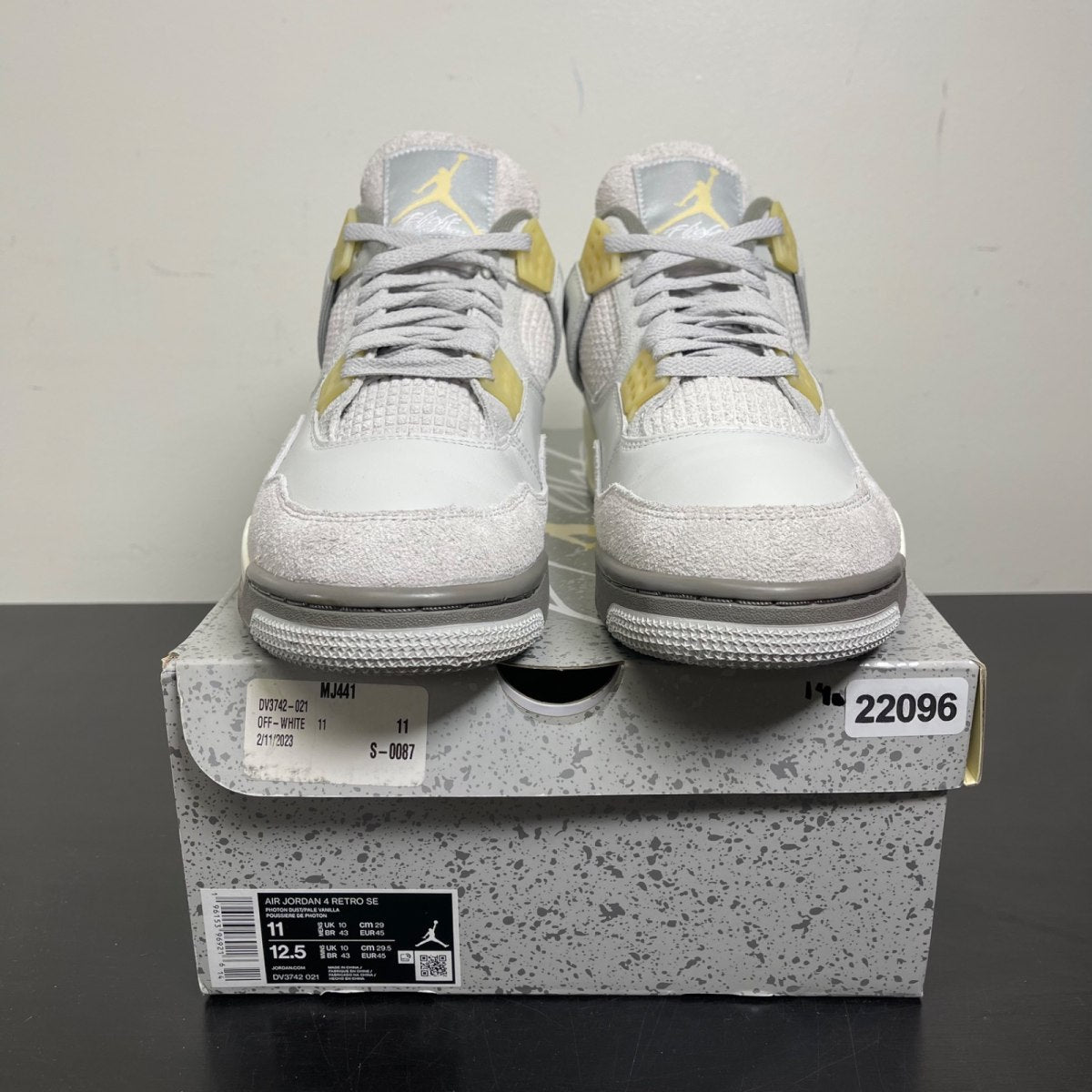 Jordan 4 Retro SE Craft Photon Dust 11 (Moderately Worn Pre-Owned)JordanPhoton Dust/Pale Vanilla/Off White/Grey Fog/Flat Pewter/Sail - Image 2