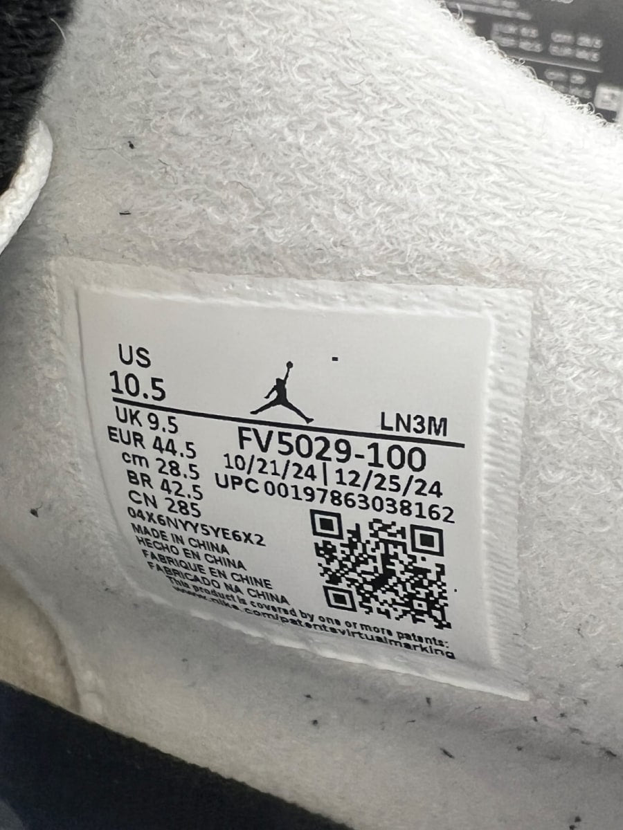 Jordan 4 Retro White Cement (2025) 10.5 (VNDS Pre-Owned) - Image 9
