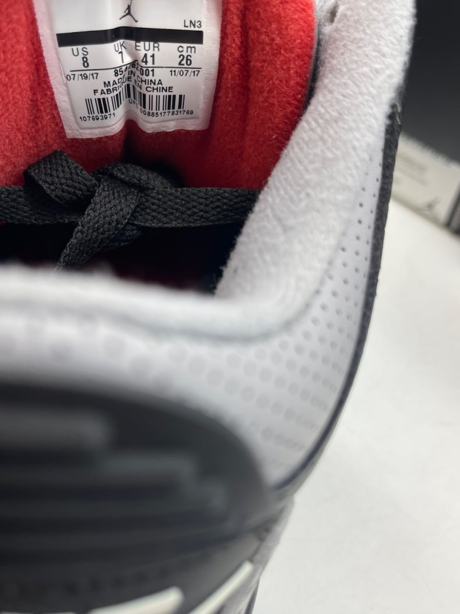 Jordan 3 Retro Black Cement (2018) 8 (Moderately Worn Pre-Owned) - Image 8