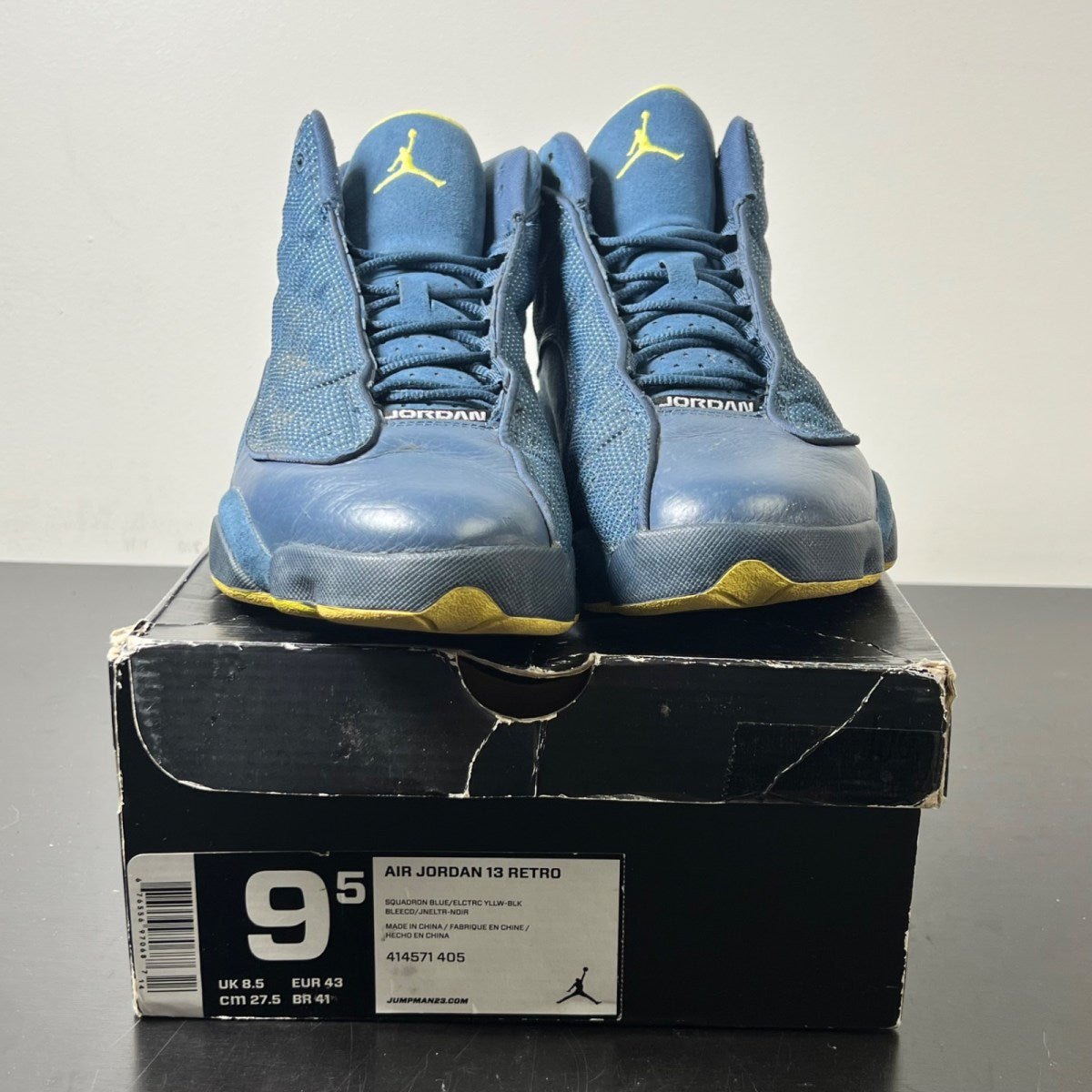 Jordan 13 Retro Squadron Blue 9.5 (Moderately Worn Pre-Owned)JordanSquadron Blue/Electric Yellow-Black - Image 2
