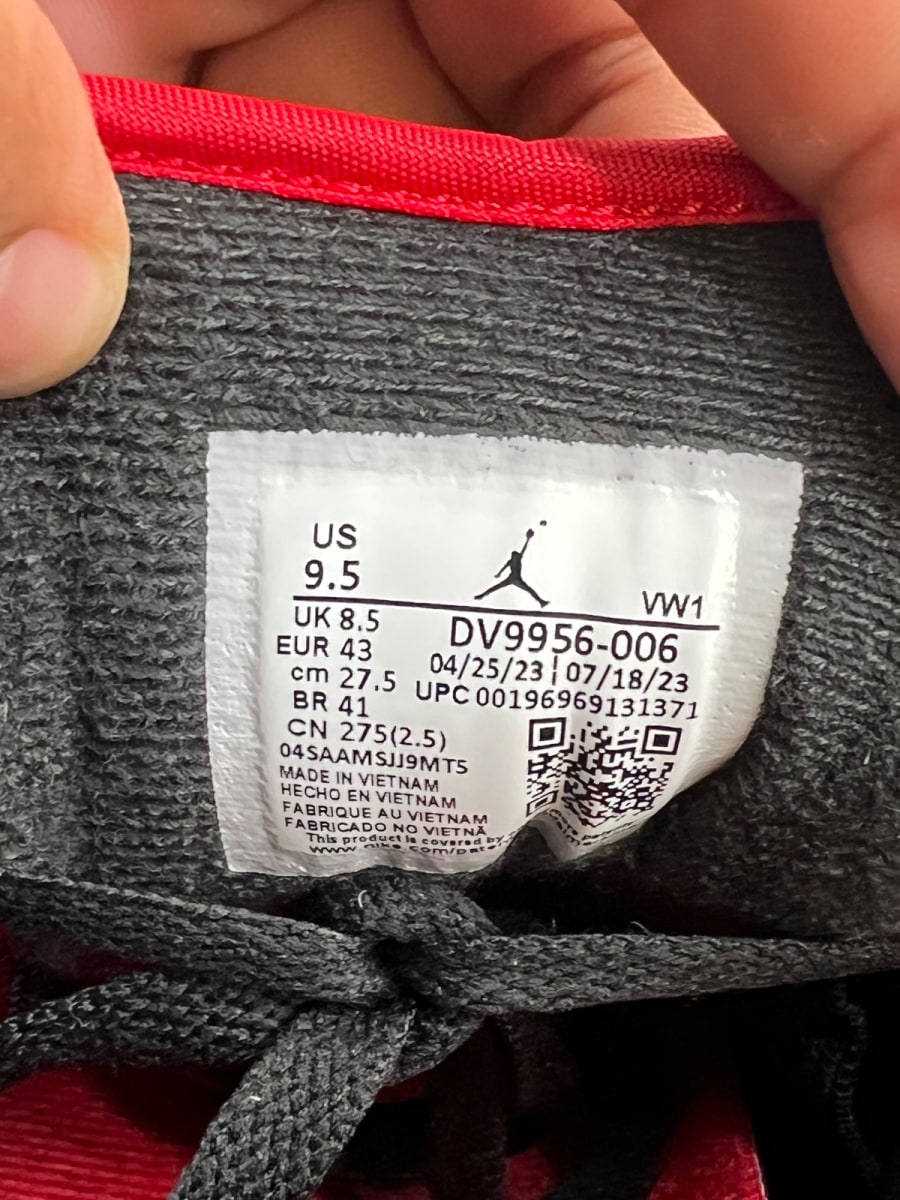 Jordan 2 Retro Low Christmas (Size 9.5) - Image 7