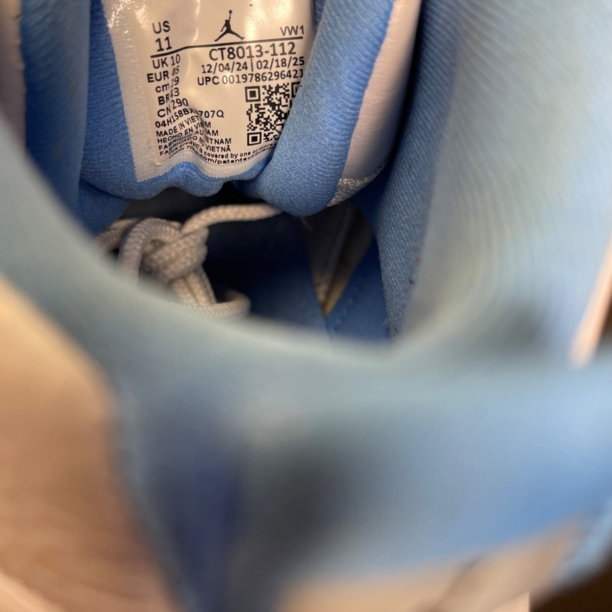 Jordan 12 Retro Melo (2025) 11 (Moderately Worn Pre-Owned)JordanWhite/University Blue/Metallic Silver - Image 6