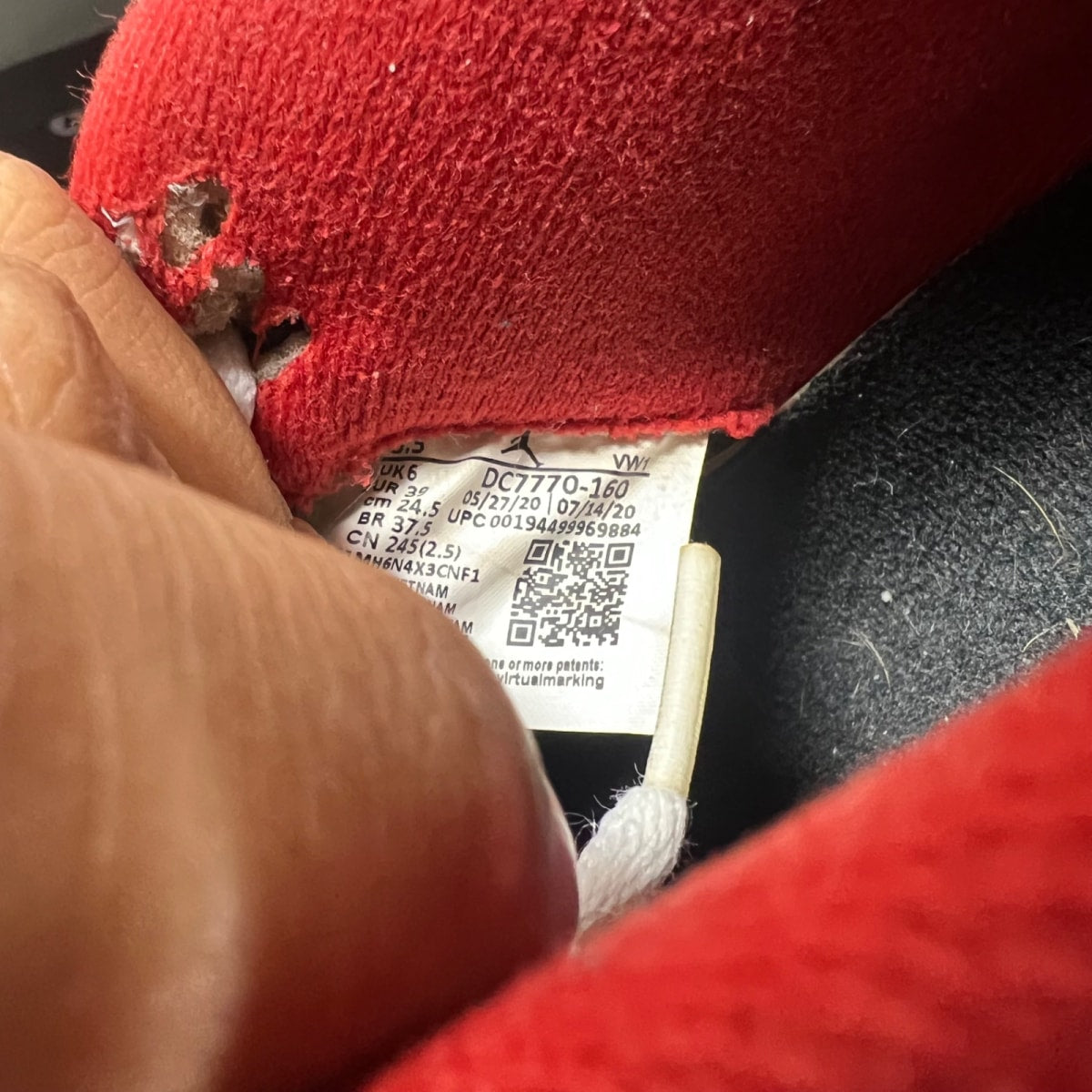 Jordan 4 Retro Fire Red (2020) 6.5 (Heavily Worn Pre-Owned)JordanWhite/Black-Tech Grey-Fire Red - Image 7