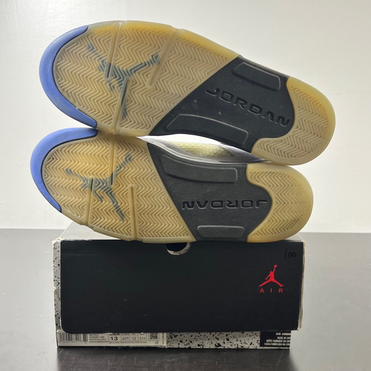 Jordan 5 Retro White Stealth (2021) 13 (Heavily Worn Pre-Owned)JordanWhite/Stealth- Black-Hyper-Royal - Image 5