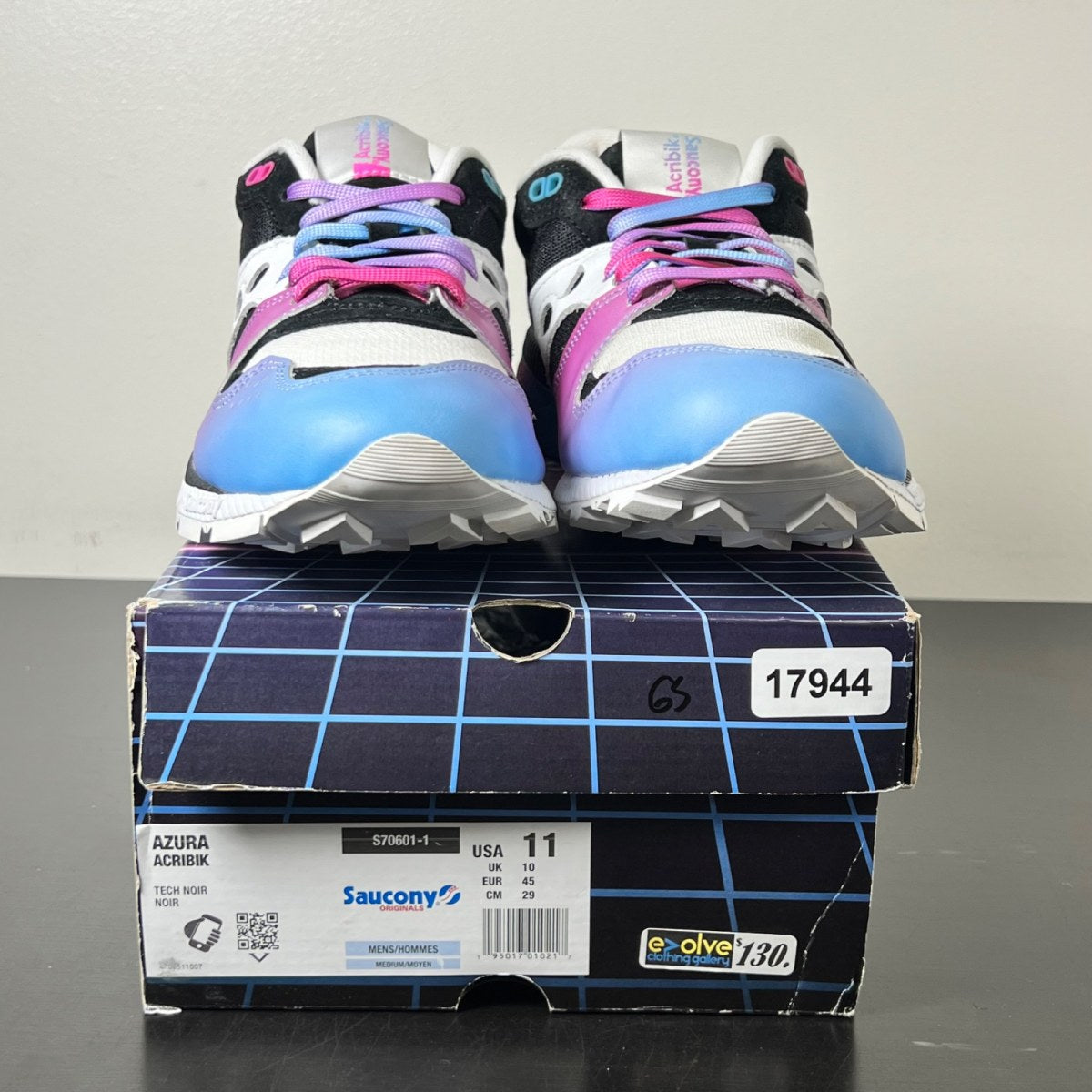 Saucony Azura Acribik Tech Noir 11 (Lightly Worn Pre-Owned)SauconyBlack/Pink - Image 2