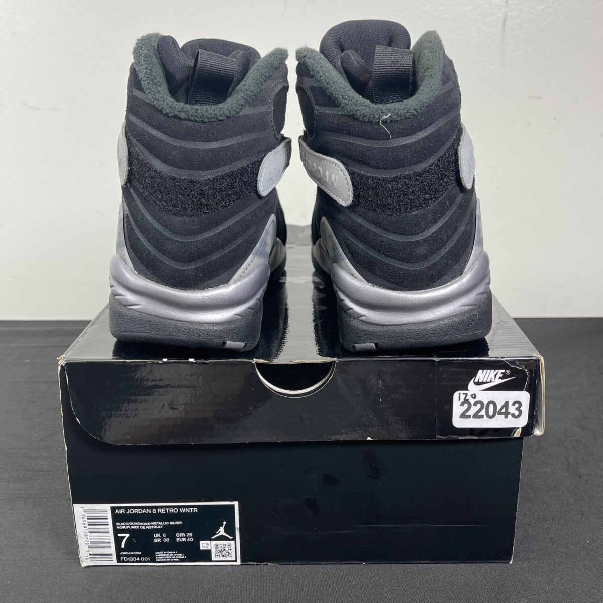 Jordan 8 Retro Winterized Gunsmoke 7 (Moderately Worn Pre-Owned)JordanBlack/Gunsmoke-Metallic Silver - Image 4
