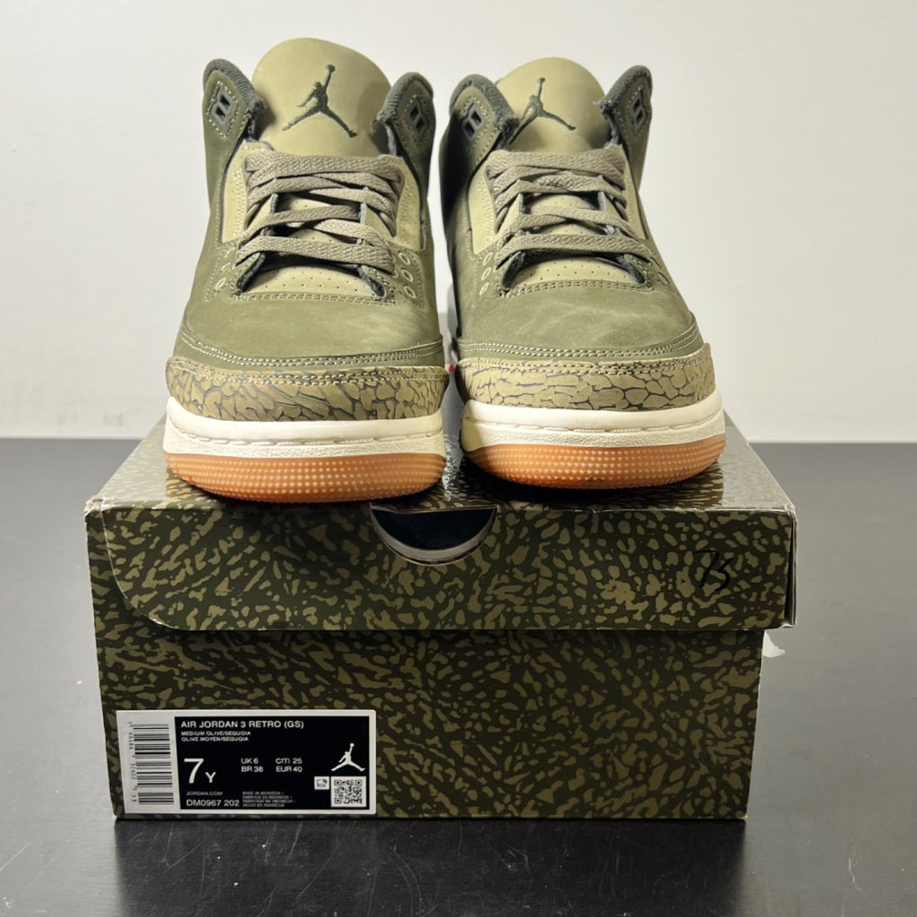 Jordan 3 Retro Family Affair (GS) 7Y (Lightly Worn Pre-Owned)JordanMedium Olive/Sequoia/Neutral Olive/Sail/Total Crimson - Image 2