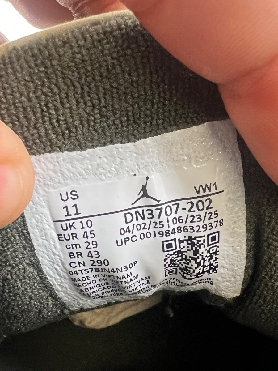 Jordan 3 Retro Family Affair 11 (Lightly Worn Pre-Owned)JordanMedium Olive/Sequoia/Neutral Olive/Sail/Total Crimson - Image 7