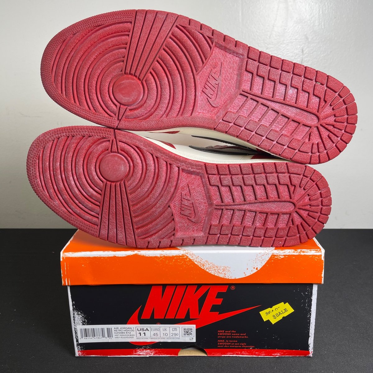 Jordan 1 Retro High OG Chicago Lost and Found (Size 11) - aux