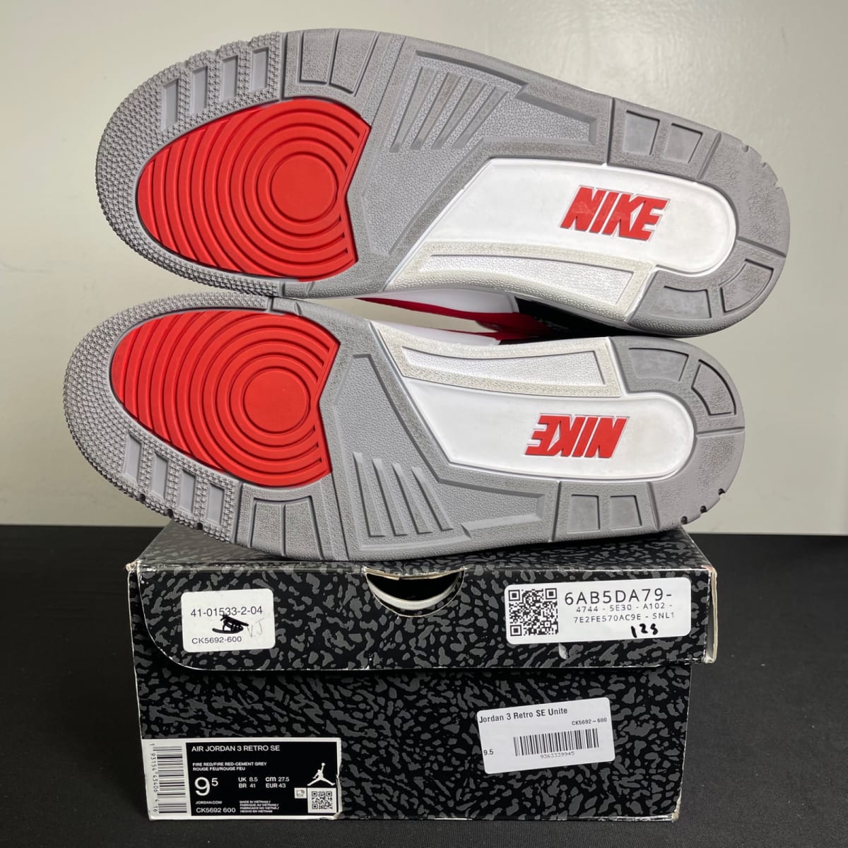 Jordan 3 Retro SE Unite (Size 9.5) - aux
