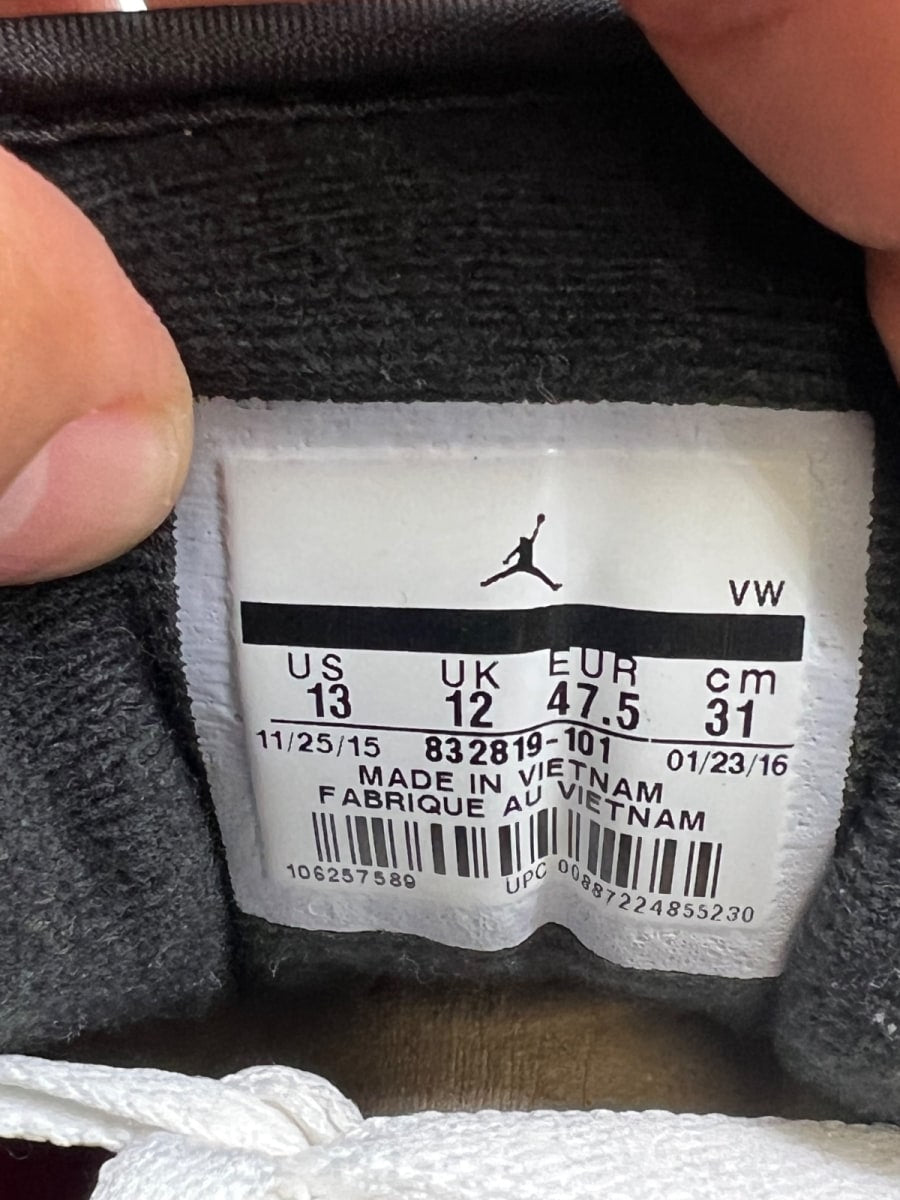 Jordan 2 Retro Low Chicago (2016) 13 (Moderately Worn Pre-Owned)JordanWhite/Black-Varsity Red - Image 7