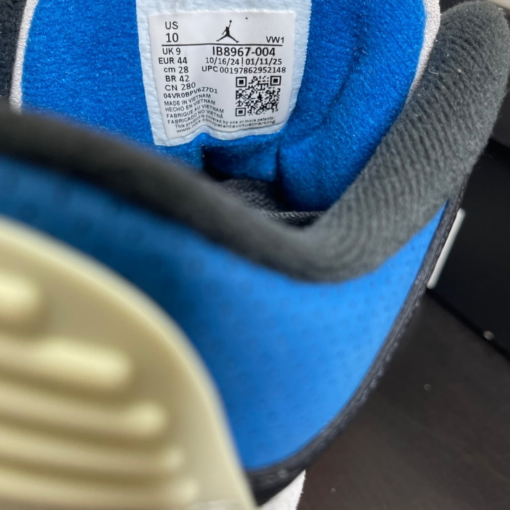 Jordan 3 Retro OG Rare Air 10 (Moderately Worn Pre-Owned)JordanBlack/Chile Red/Neutral Grey/Military Blue/Coconut Milk - Image 6