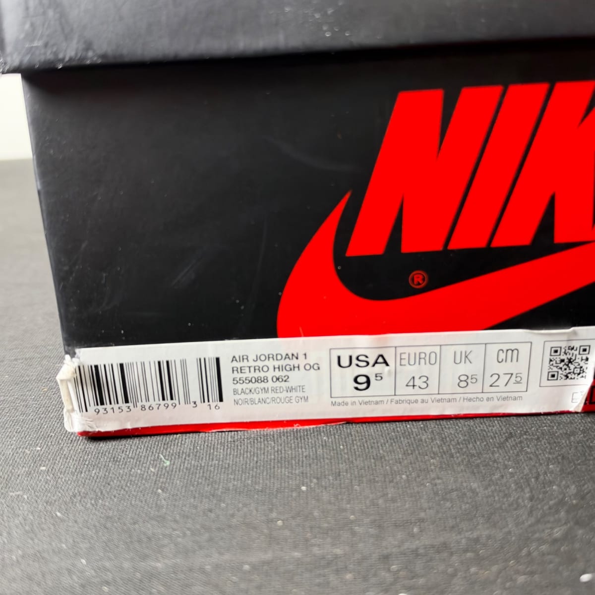 Jordan 1 Retro High Bloodline (Size 9.5) - aux