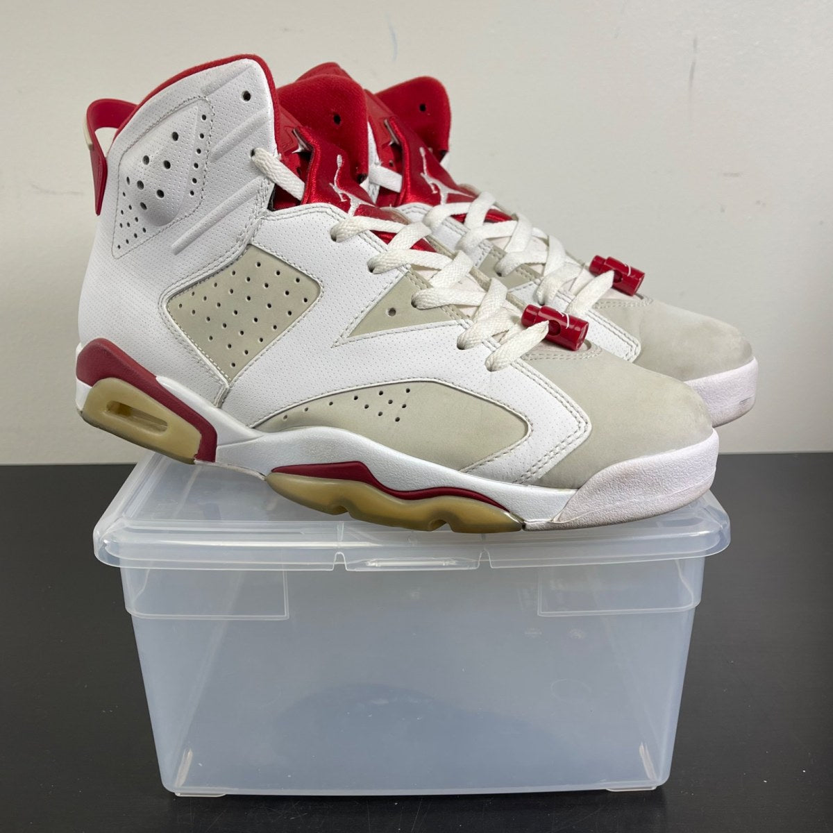 Jordan 6 Retro Alternate Hare 11.5 (Moderately Worn Pre-Owned)JordanWhite/Gym Red-Pure Platinum - Image 1