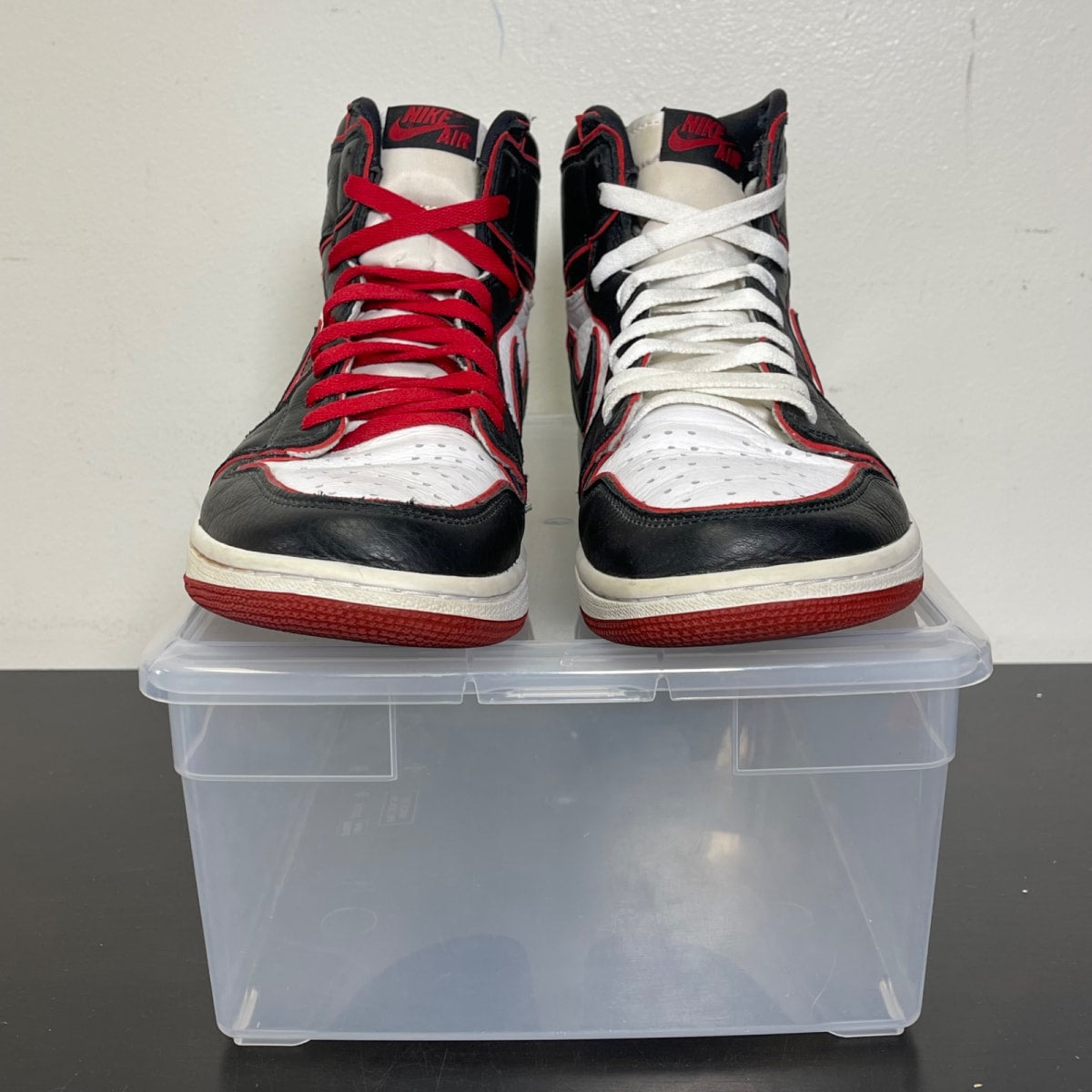 Jordan 1 Retro High Bloodline 10.5 (Moderately Worn Pre-Owned)JordanBlack/Gym Red-White - Image 2