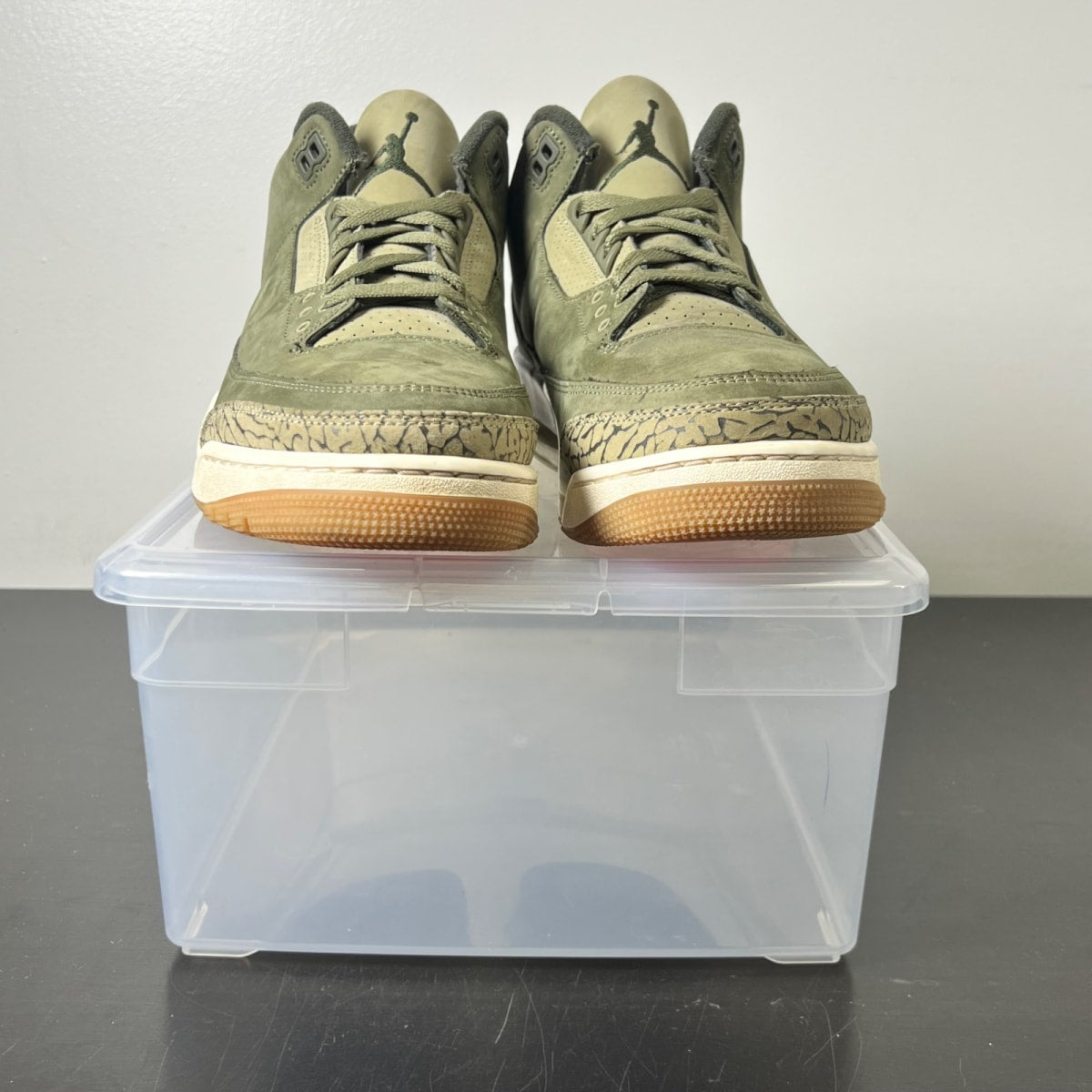 Jordan 3 Retro Family Affair 10 (Moderately Worn Pre-Owned)JordanMedium Olive/Sequoia/Neutral Olive/Sail/Total Crimson - Image 2