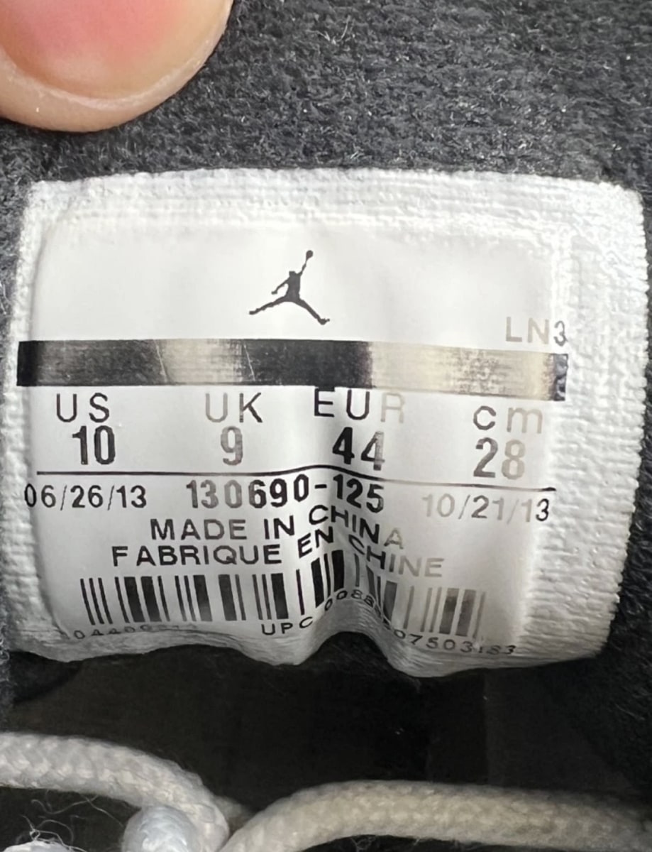 Jordan 12 Retro Taxi (2013) 10 (Moderately Worn Pre-Owned)JordanWhite/Black-Taxi - Image 4