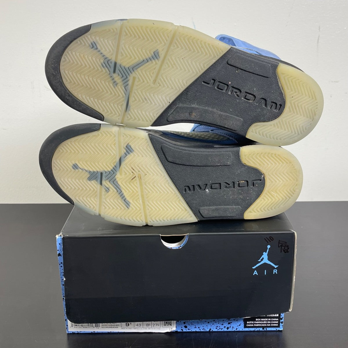 Jordan 5 Retro UNC University Blue 9.5 (Moderately Worn Pre-Owned)JordanUniversity Blue/Black/White