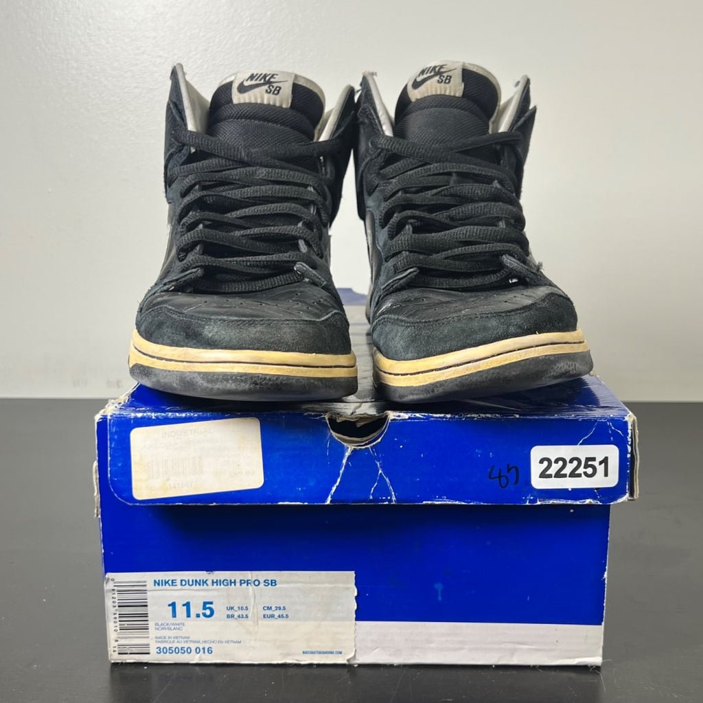 Nike SB Dunk High Venom (2008) 11.5 (Heavily Worn Pre-Owned)NikeBlack/White - Image 2