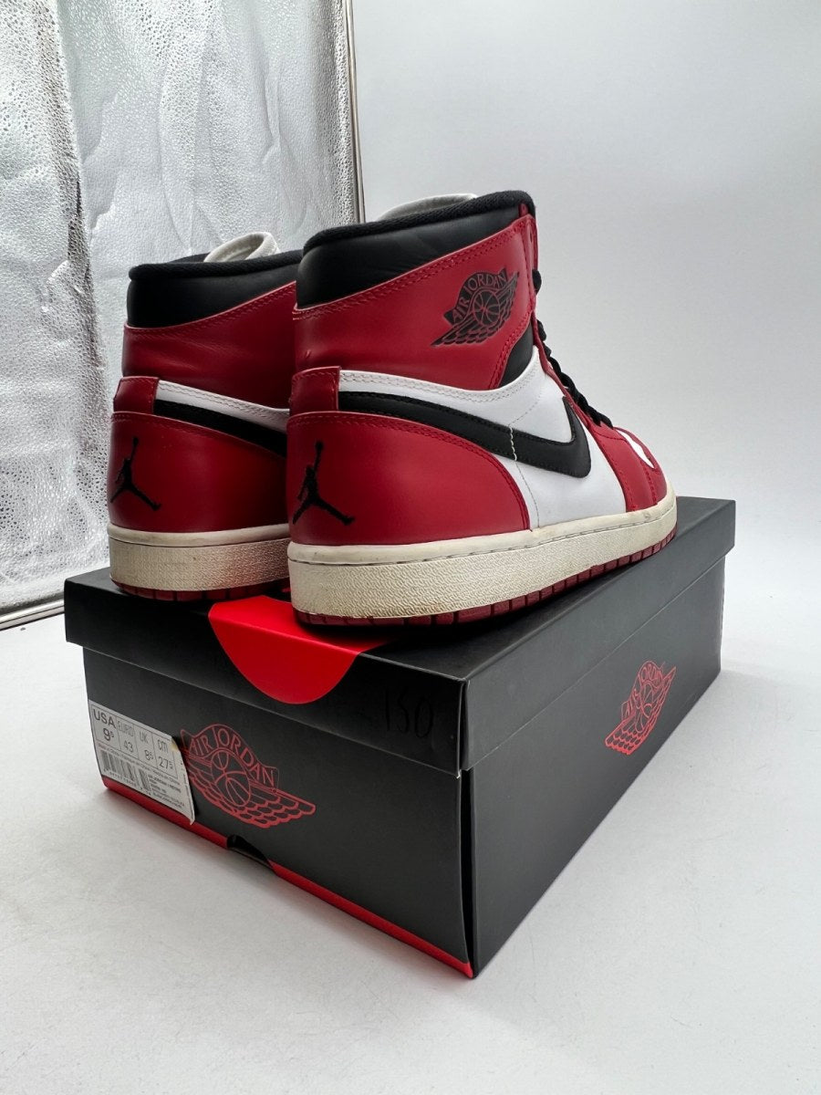 Jordan 1 Retro Chicago (2013) 9.5 (Moderately Worn Pre-Owned)JordanWhite/Varsity Red-Black - Image 3