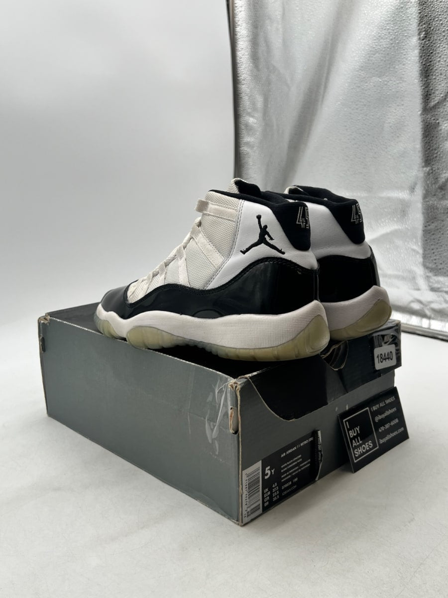 Jordan 11 Retro Concord (2018) (GS) 5Y (Moderately Worn Pre-Owned) - Image 4