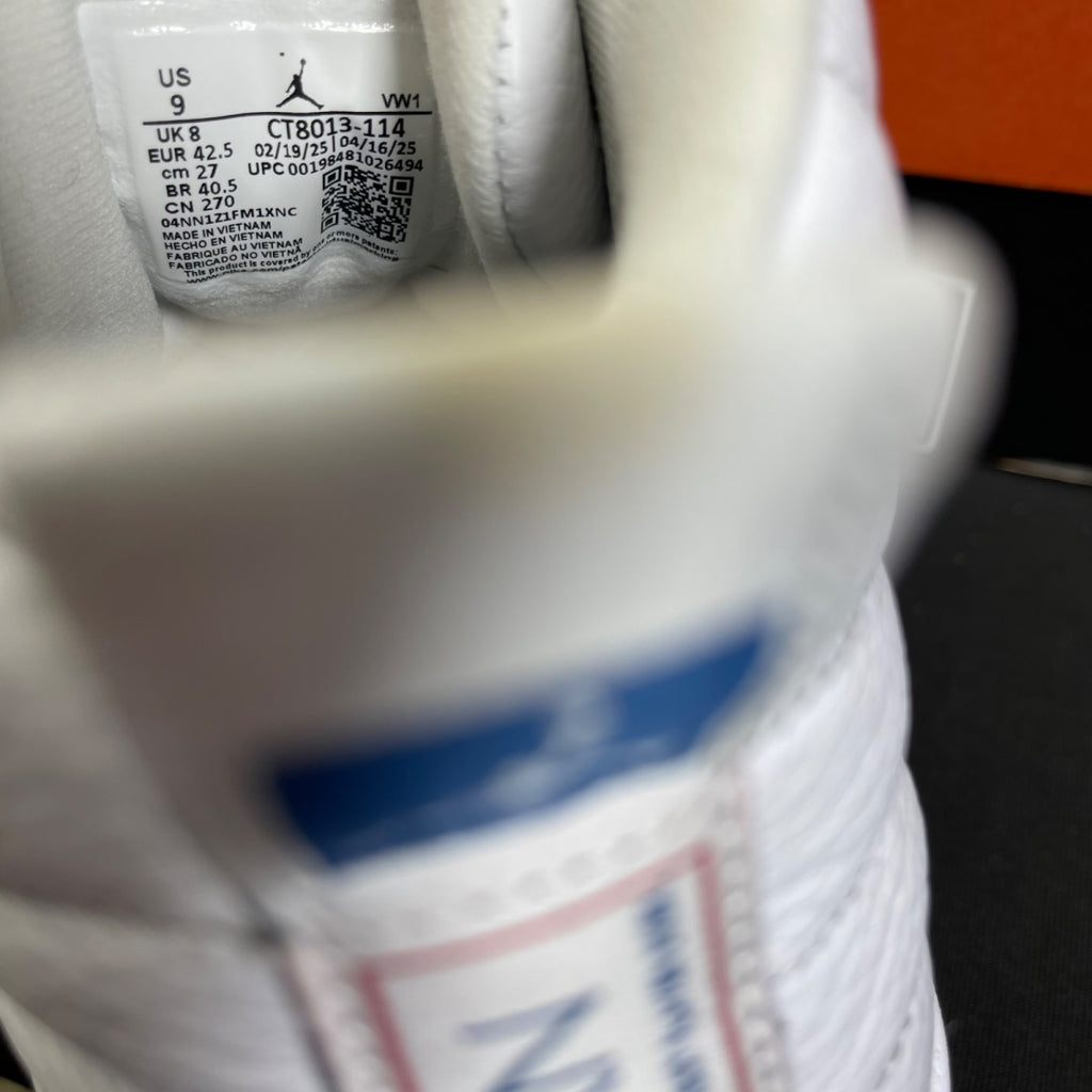 Jordan 12 Retro French Blue (2025) 9 (Moderately Worn Pre-Owned)JordanWhite/French Blue-Metallic Silver-Varsity Red - Image 6