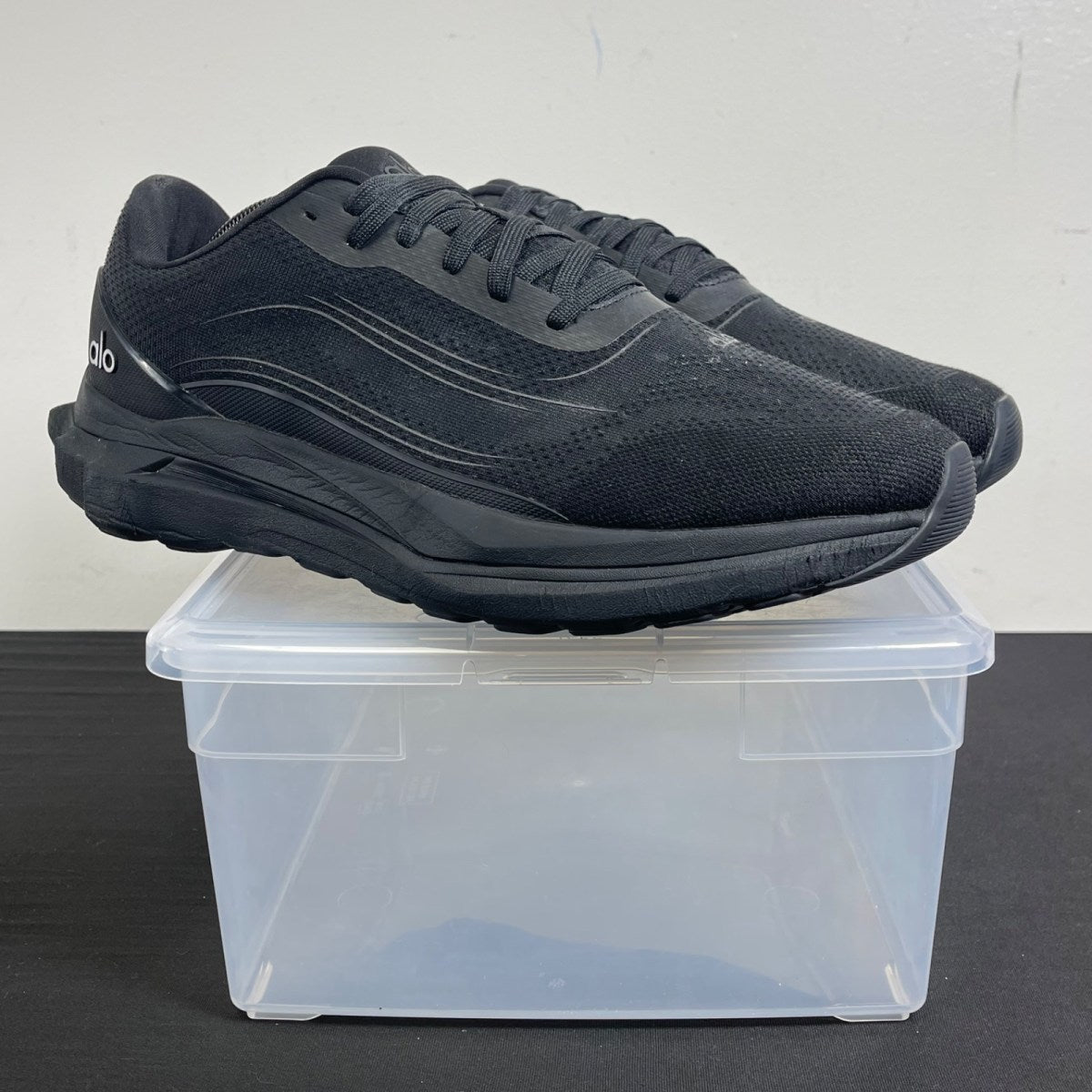 Alo Yoga Runner Black (Size 12) - Image 1