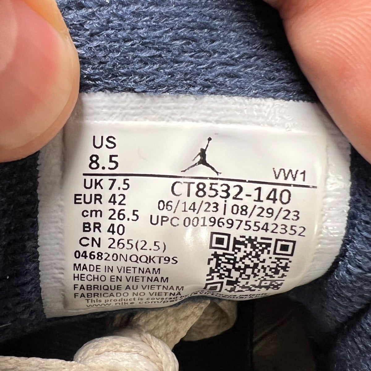 Jordan 3 Retro Midnight Navy 8.5 (Heavily Worn Pre-Owned)JordanWhite/Cement Grey/Black/Midnight Navy - Image 6