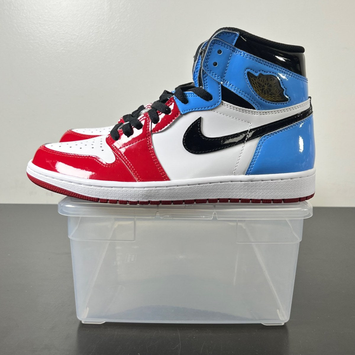 Jordan 1 Retro High Fearless UNC Chicago 10 (Lightly Worn Pre-Owned)JordanWhite/University Blue-Varsity Red-Black - Image 3